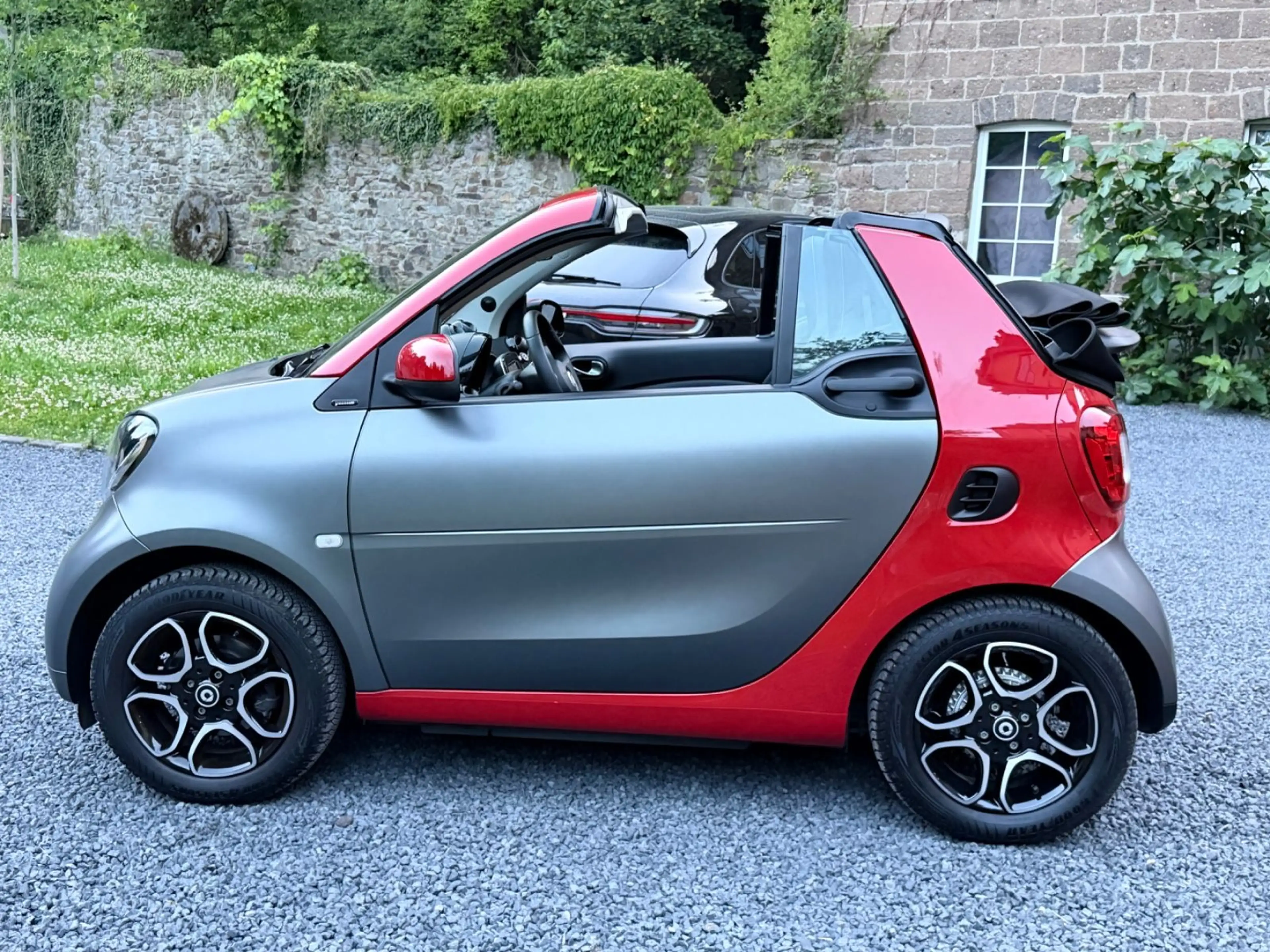 smart forTwo fortwo cabrio Mattgrau AHK Alpine Navi LED — photo 2
