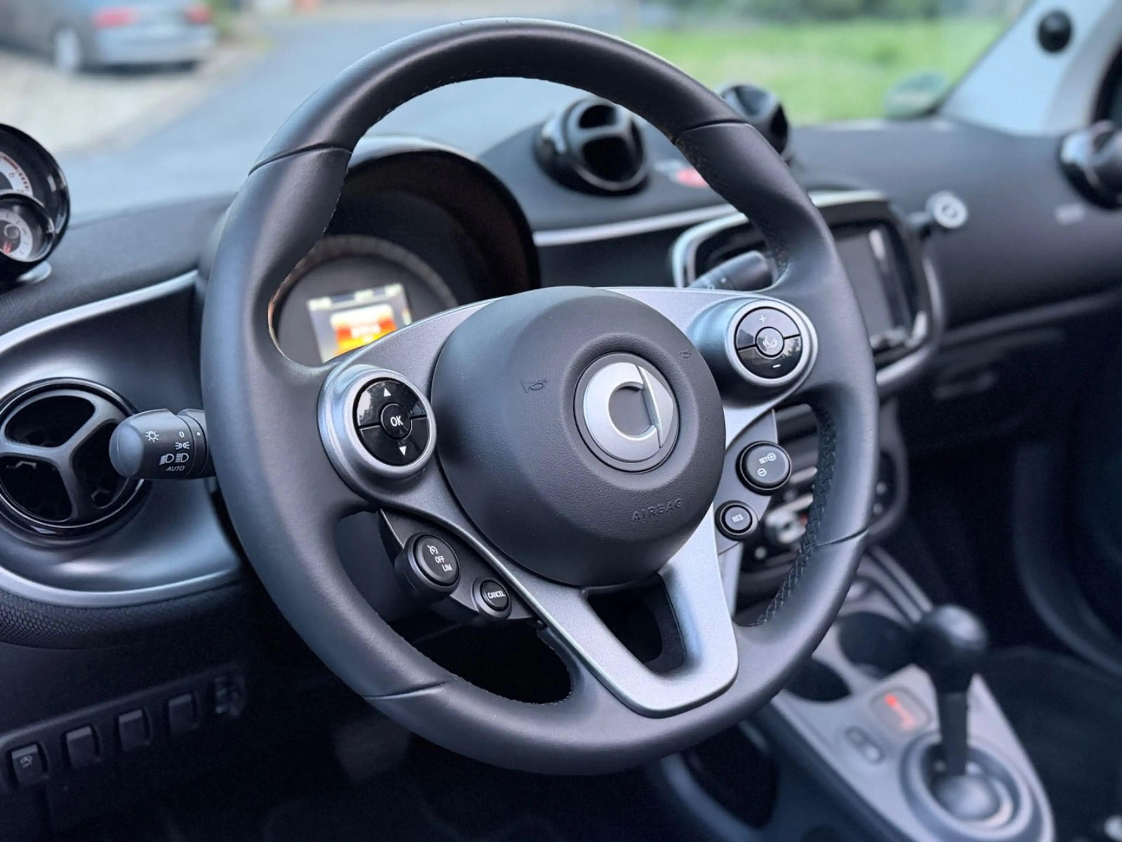 smart forTwo fortwo cabrio Mattgrau AHK Alpine Navi LED — photo 22