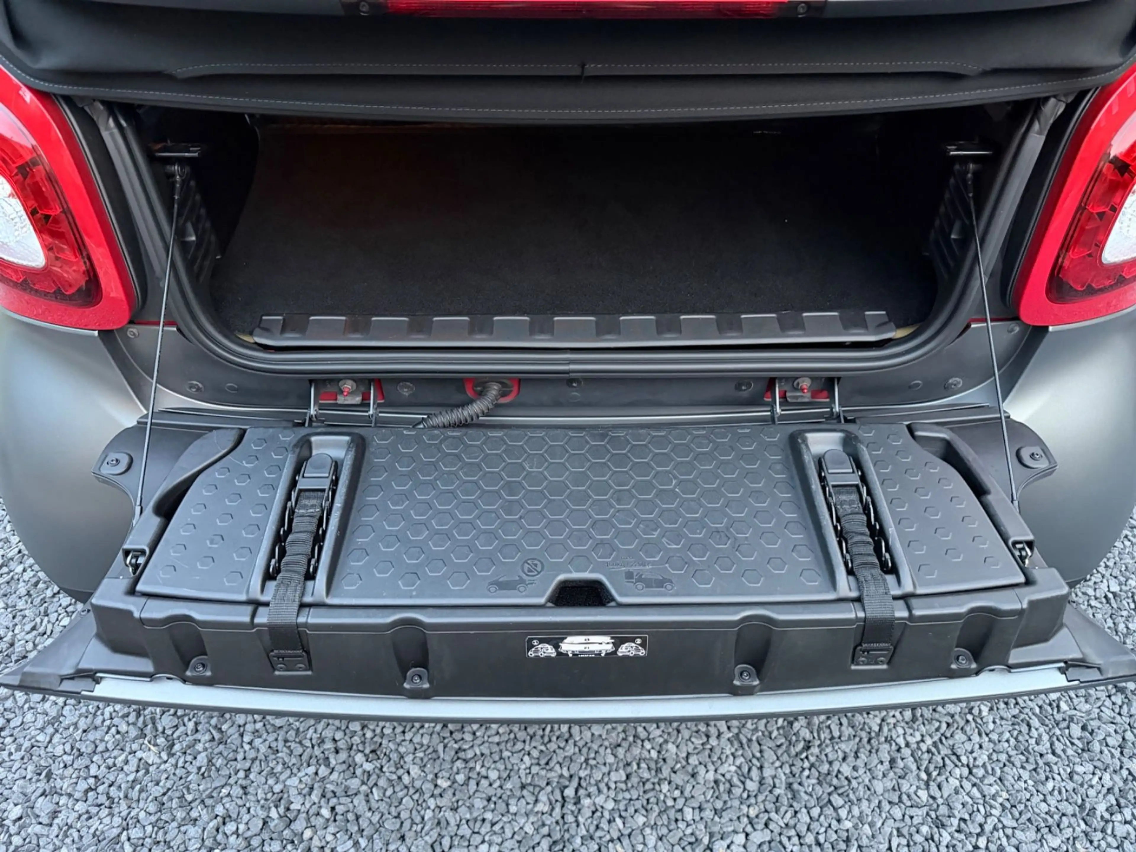 smart forTwo fortwo cabrio Mattgrau AHK Alpine Navi LED — photo 16