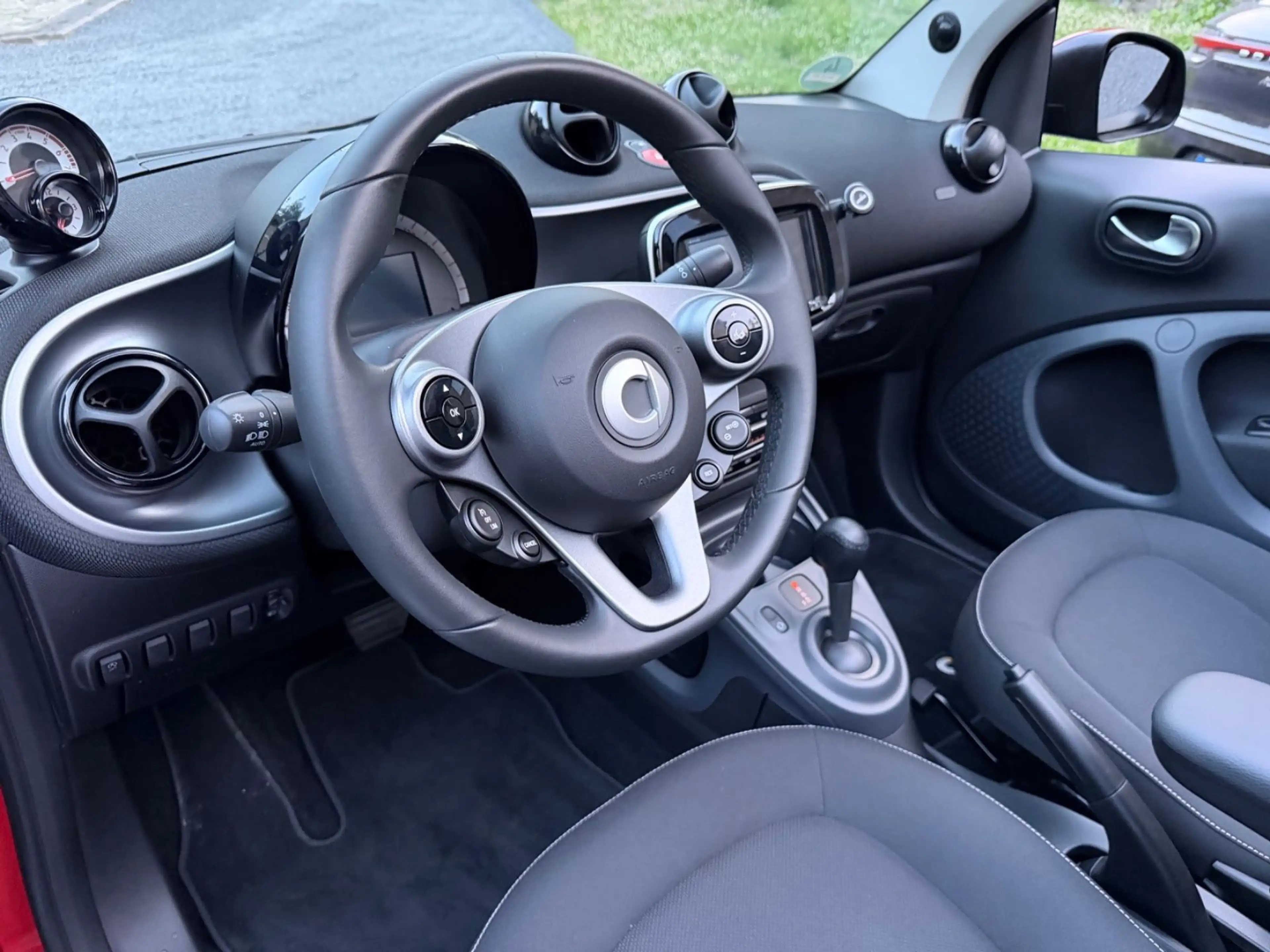 smart forTwo fortwo cabrio Mattgrau AHK Alpine Navi LED — photo 20