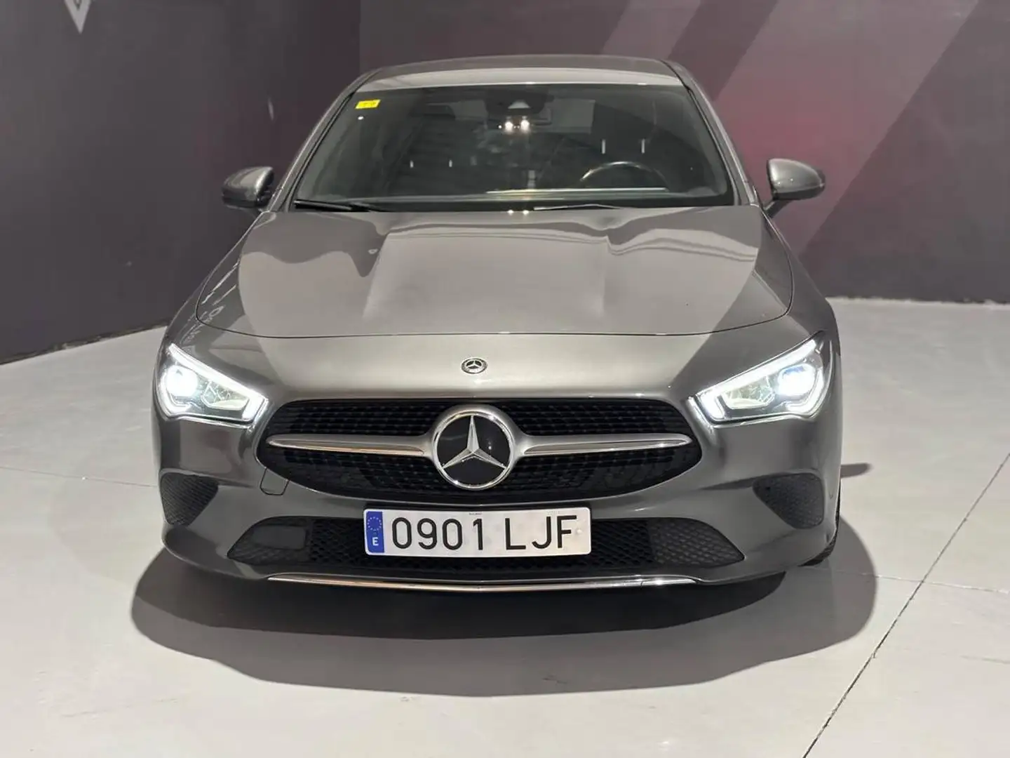 Mercedes-Benz CLA 220 220d Grau - 2