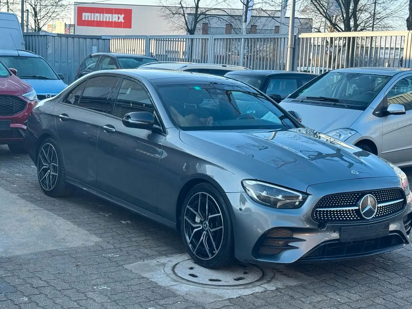 Mercedes-Benz E 220 E220d AMG Line/9G-Tr/Pano/360°/19Zoll/Kamera Gris - 1