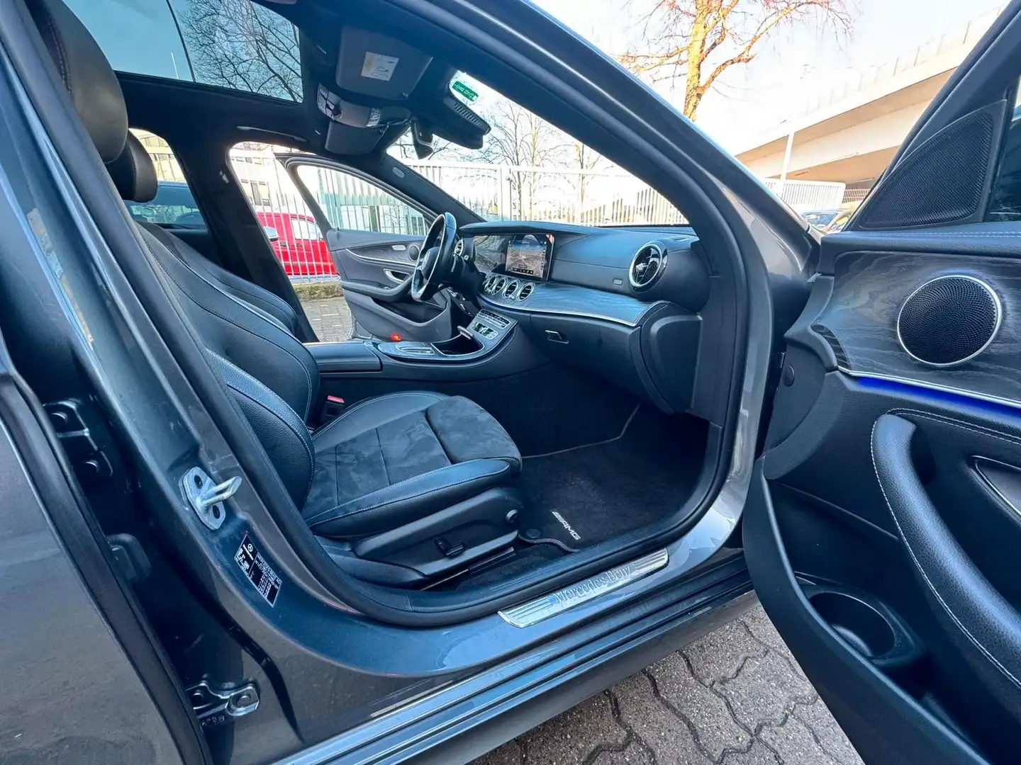 Mercedes-Benz E 220 E220d AMG Line/9G-Tr/Pano/360°/19Zoll/Kamera Gris - 2