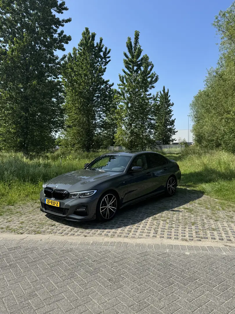 BMW 320 BMW 3-serie 320i 184pk aut 2019 grijs Grijs - 1