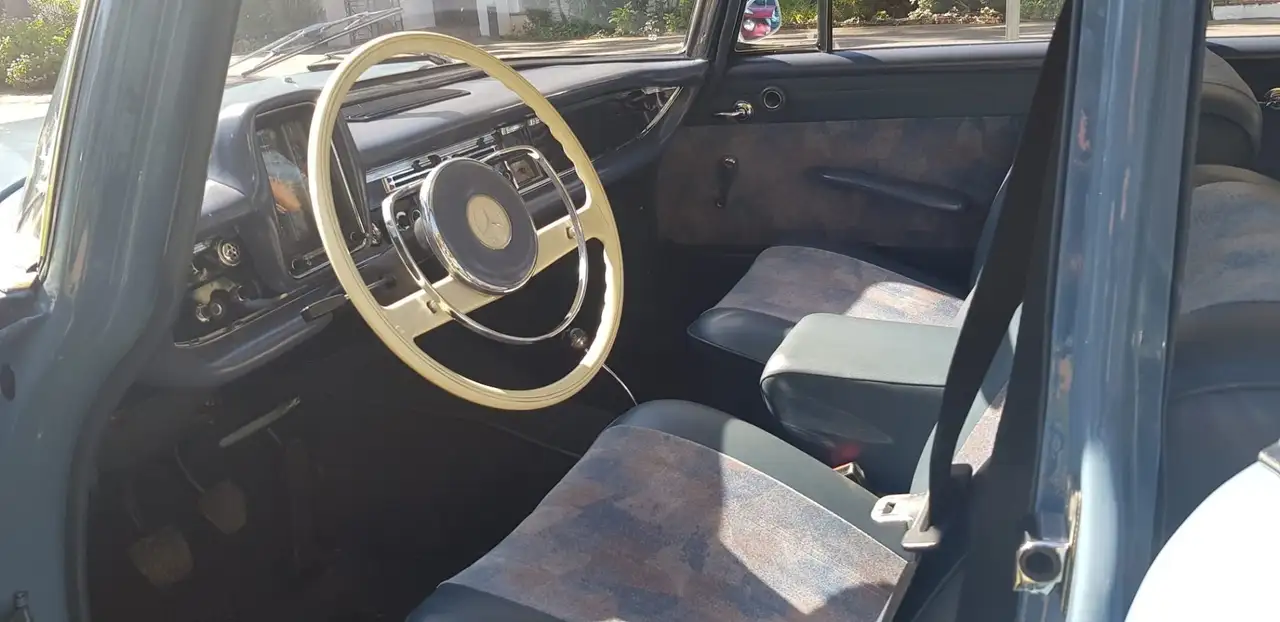 Mercedes-Benz 200D, foto 11