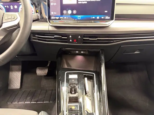 Volkswagen Golf view 13
