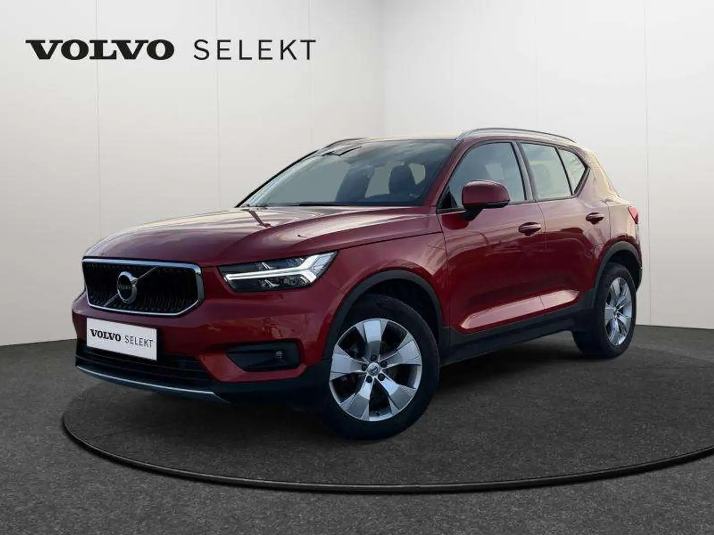 Volvo XC40 D3 Momentum / Diesel Rood - 1