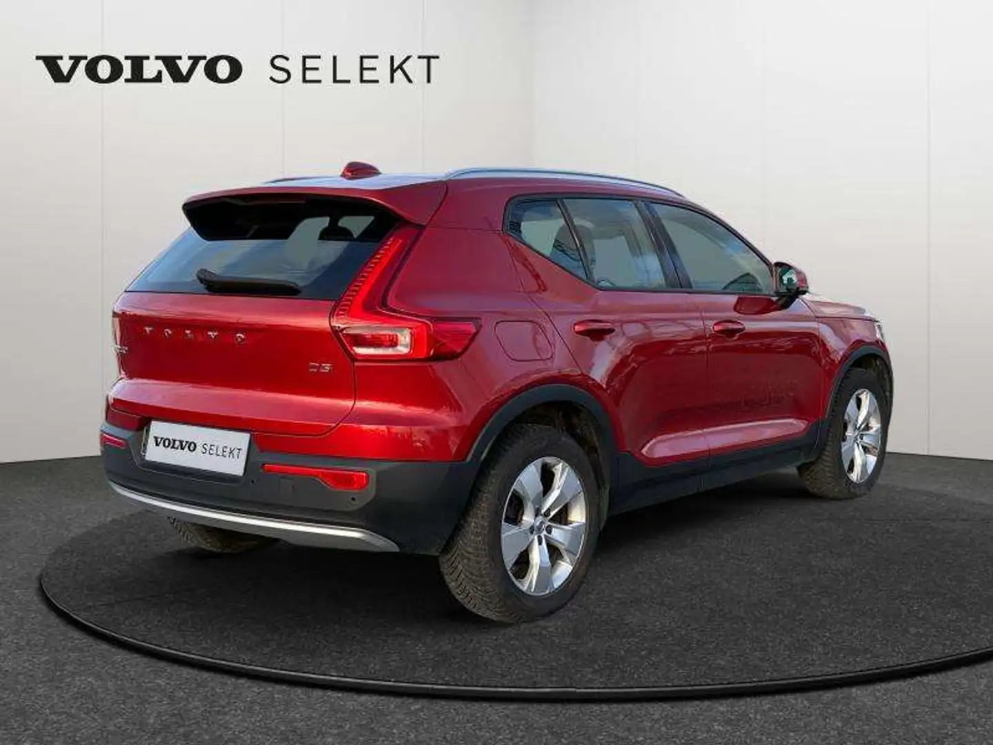 Volvo XC40 D3 Momentum / Diesel Rood - 2