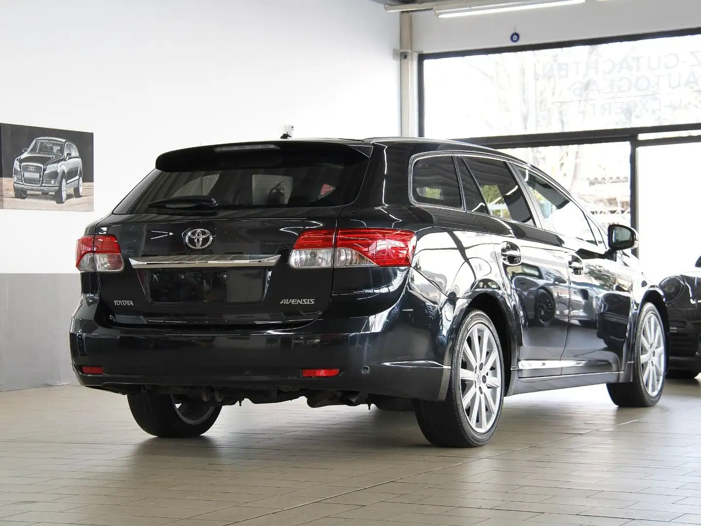 Toyota Avensis AVENSiS 2.2 D4D AUT EXECUTiVE+ *LEDER-BEiGE*PANO Schwarz - 2