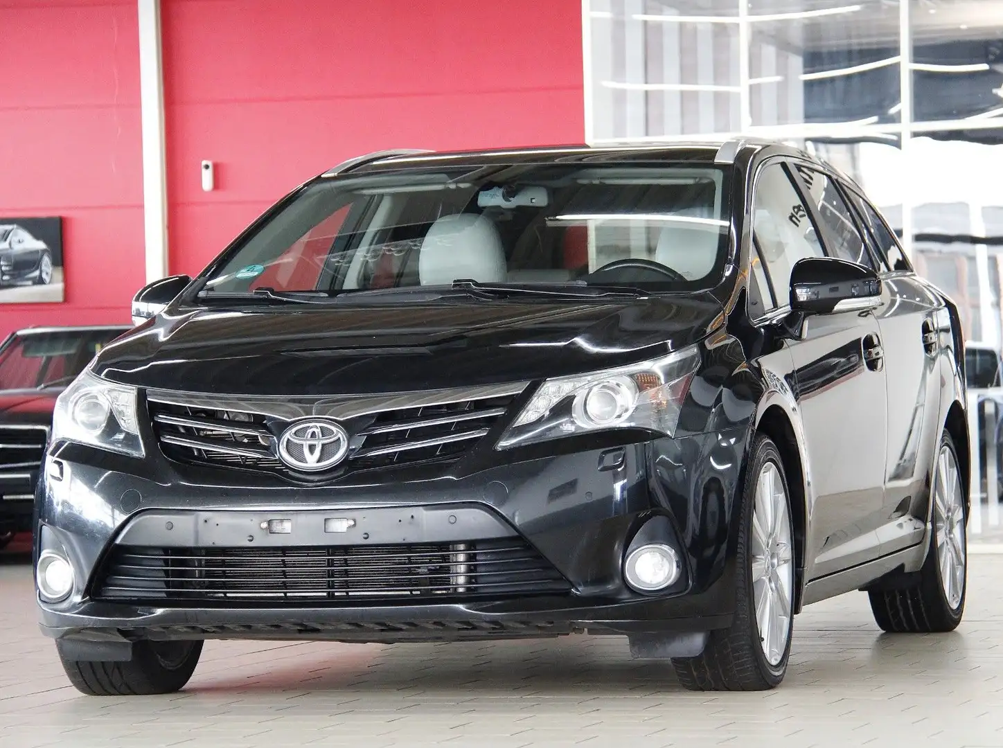 Toyota Avensis AVENSiS 2.2 D4D AUT EXECUTiVE+ *LEDER-BEiGE*PANO Schwarz - 1