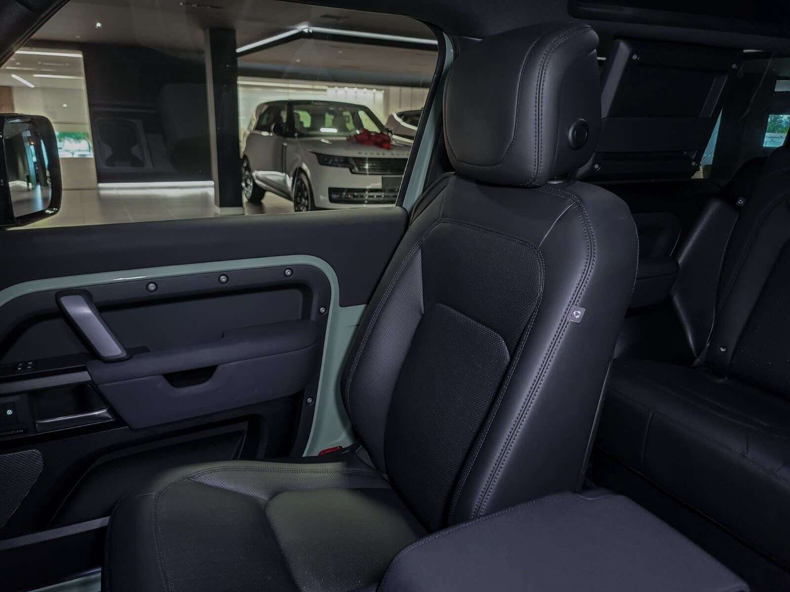 2023 Land Rover Defender 75th Edition | Tow Hitch Receiver | Sunroof | Navi thumb 20