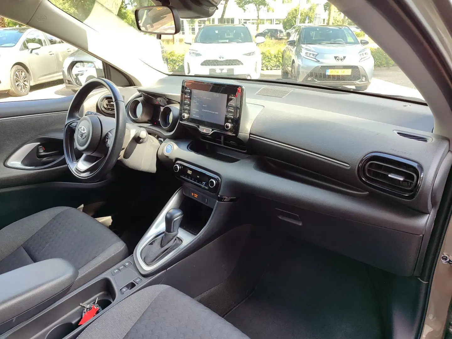 Toyota Yaris 1.5 Hybrid DYNAMIC TREKHAAK PARK-SENSOREN 4S-BANDE Groen - 2