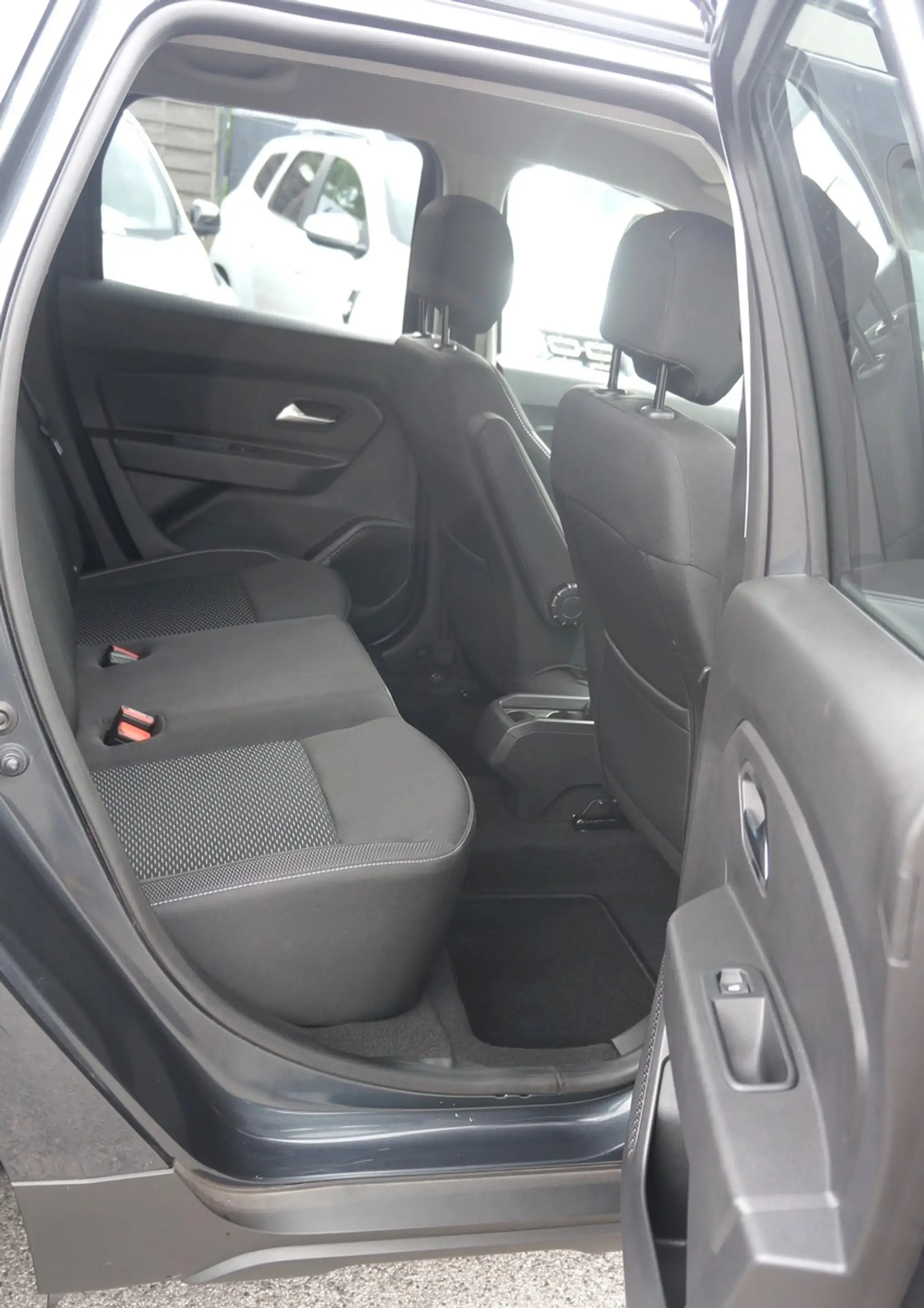 Dacia Duster 1.6 *NAVI*CAM*KLIMA*EFH ALU+ALLWETTER+abn.AHK — photo 6