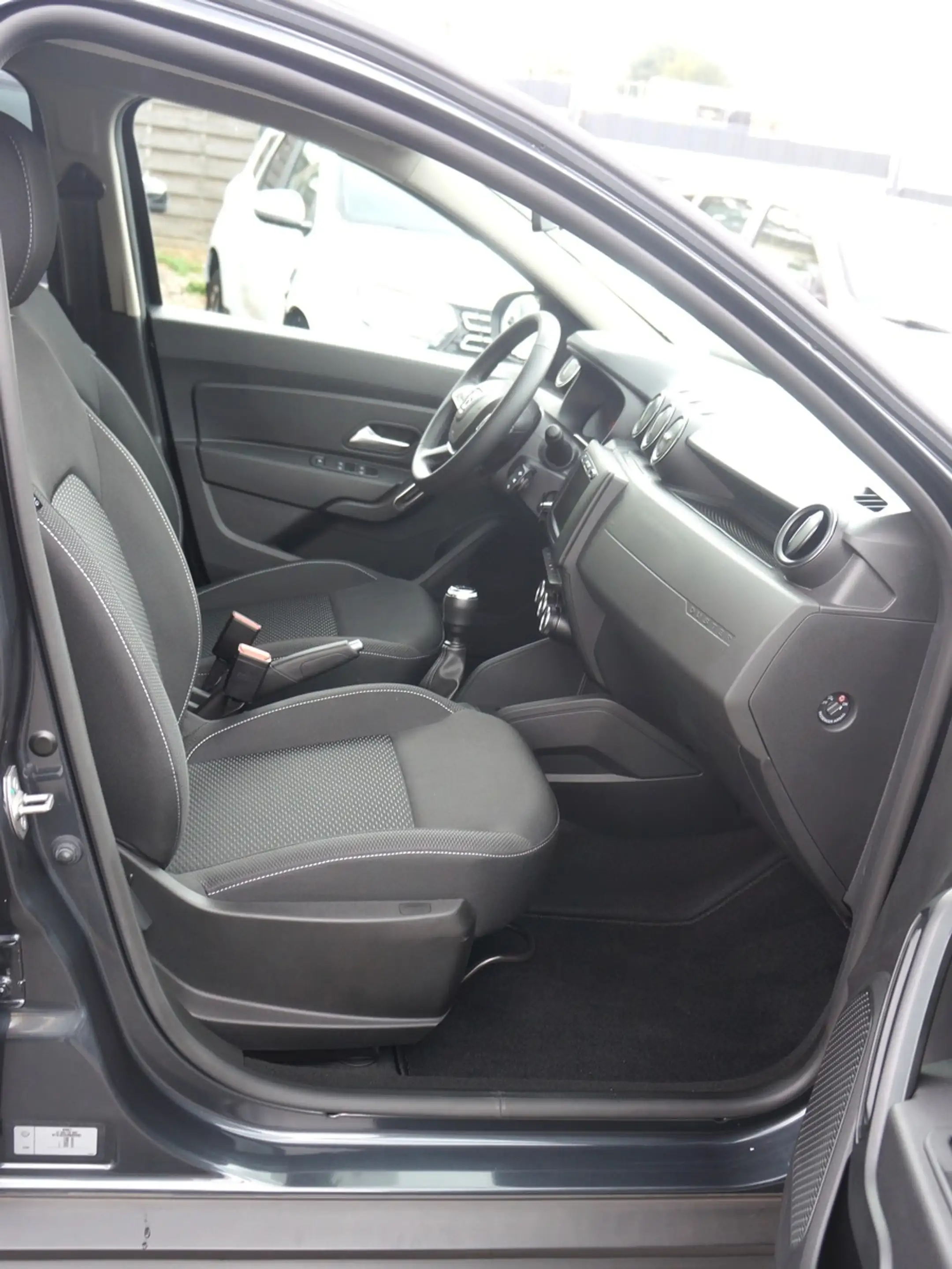 Dacia Duster 1.6 *NAVI*CAM*KLIMA*EFH ALU+ALLWETTER+abn.AHK — photo 7