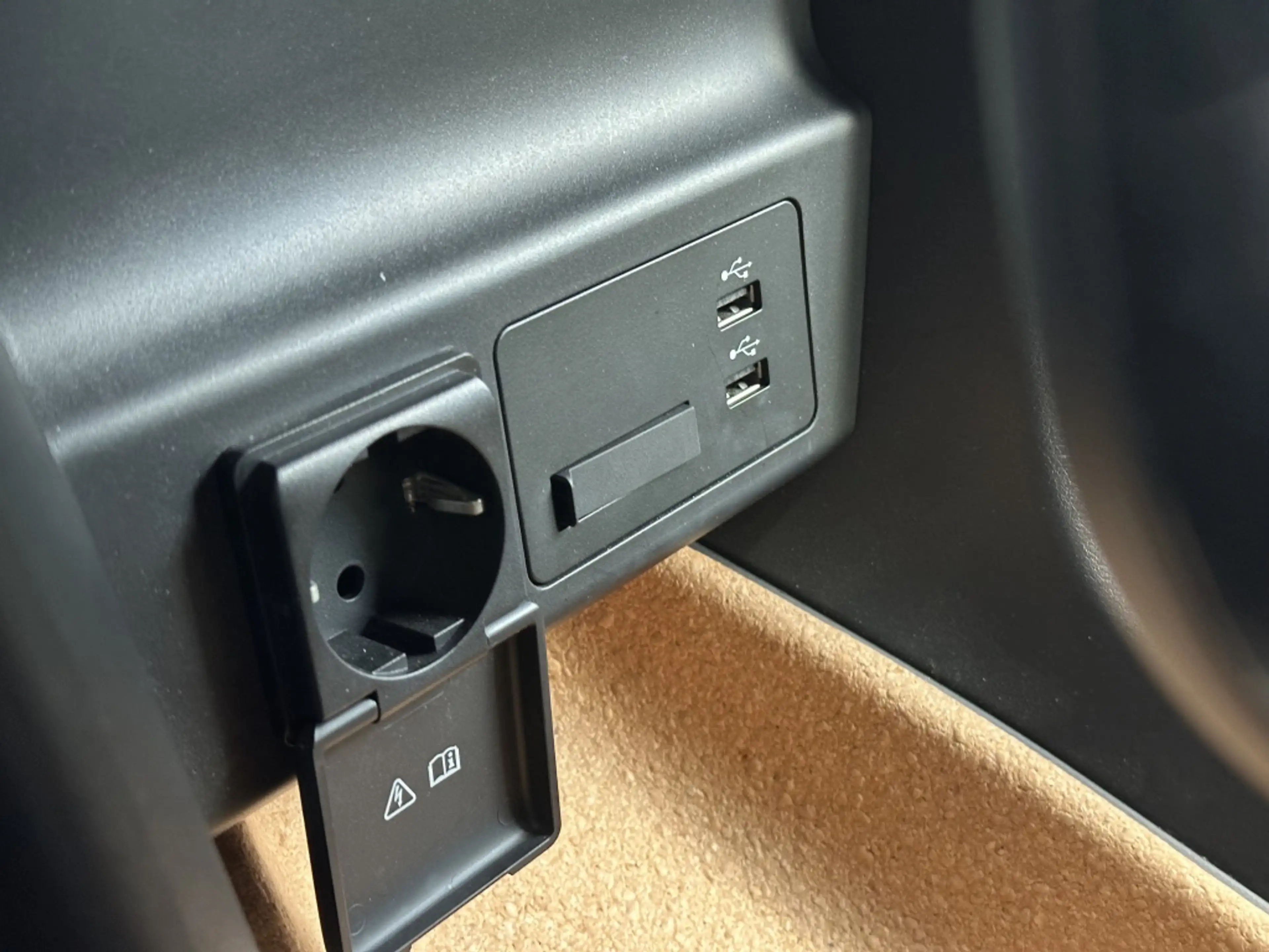 Mazda MX-30 e-SkyActiv 145PK Comfort — photo 32