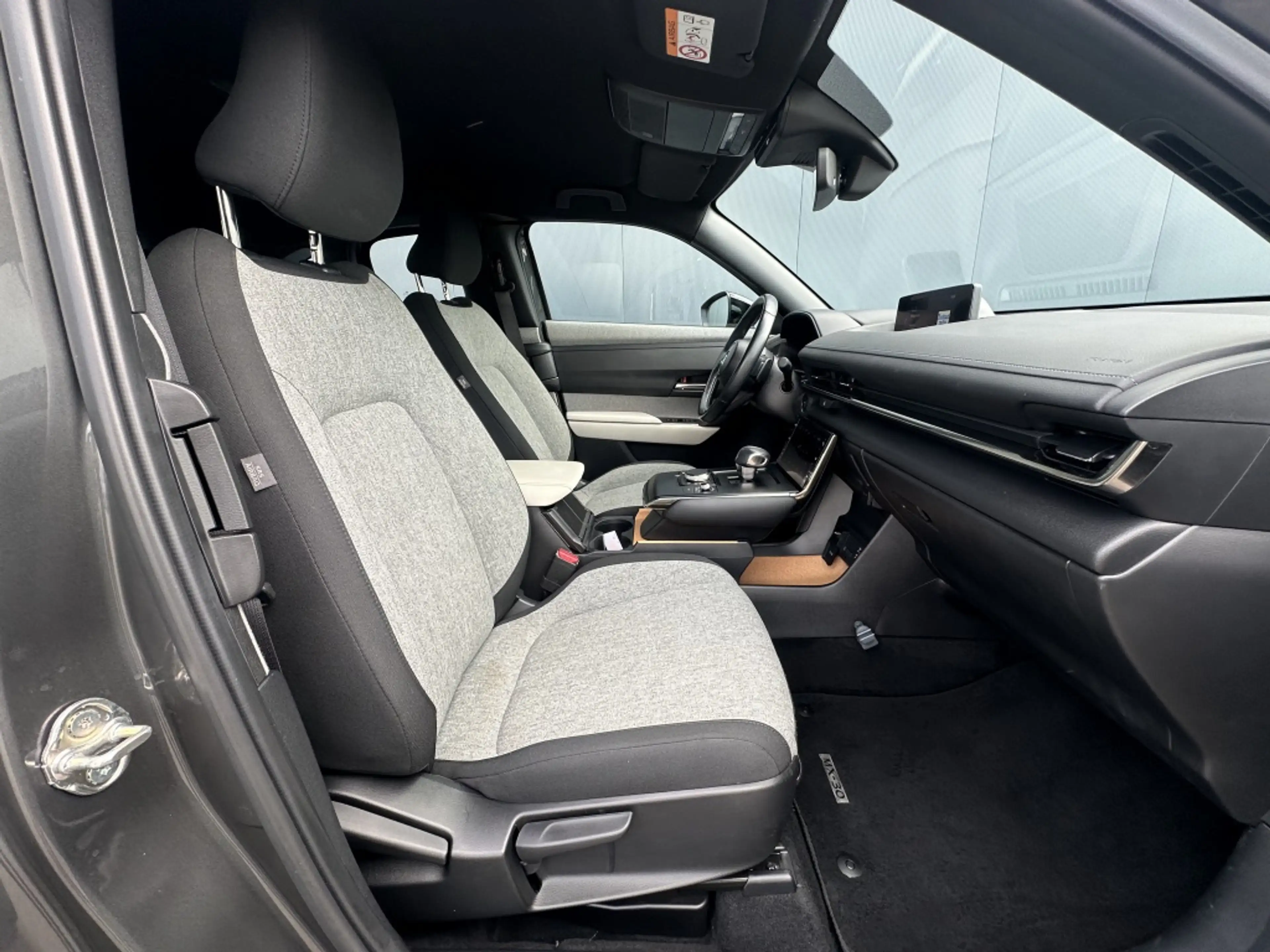 Mazda MX-30 e-SkyActiv 145PK Comfort — photo 17