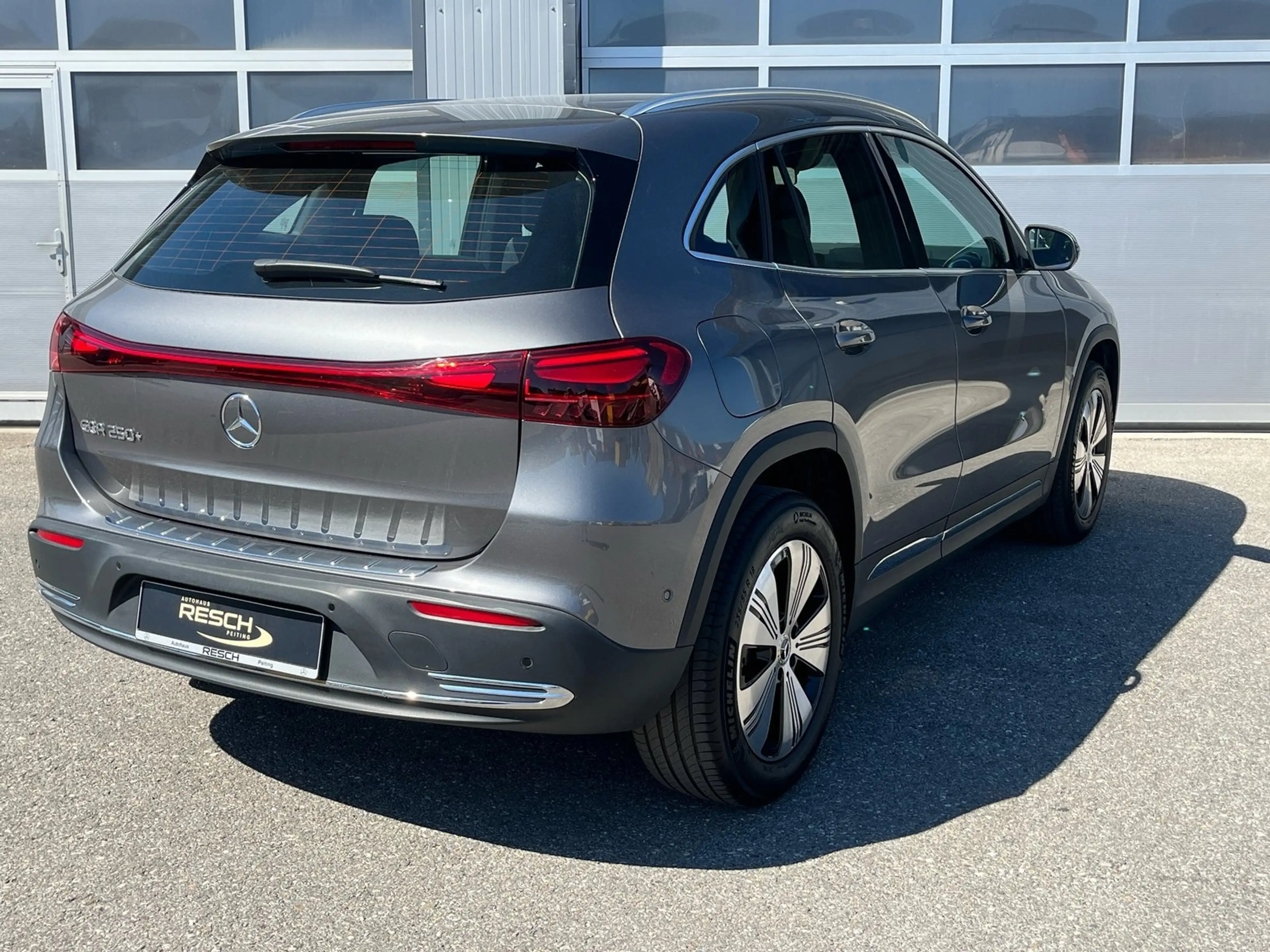 Mercedes-Benz EQA 250 + Progressive Adv./Distronic/WinterP/Flex — photo 3