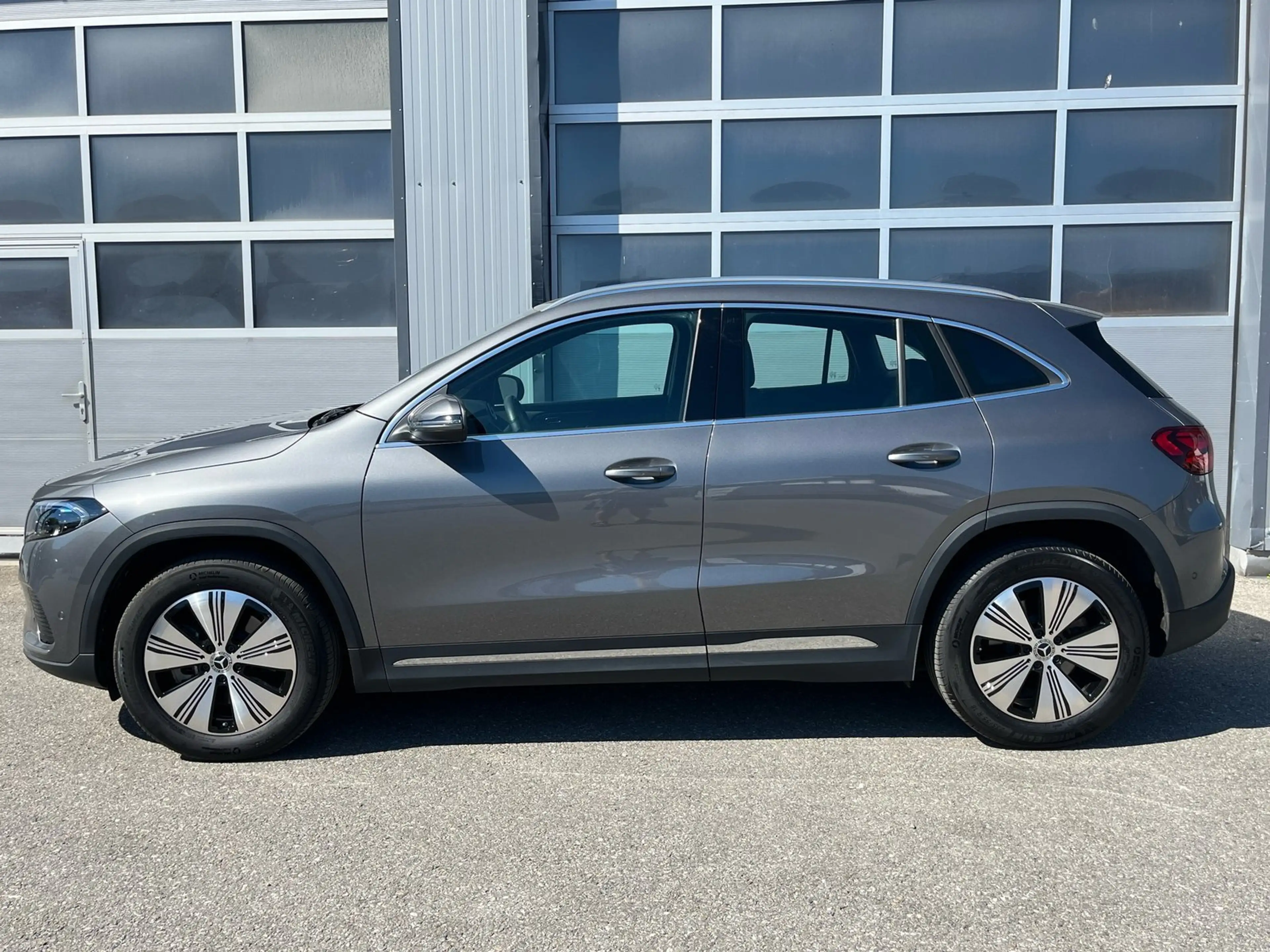Mercedes-Benz EQA 250 + Progressive Adv./Distronic/WinterP/Flex — photo 4