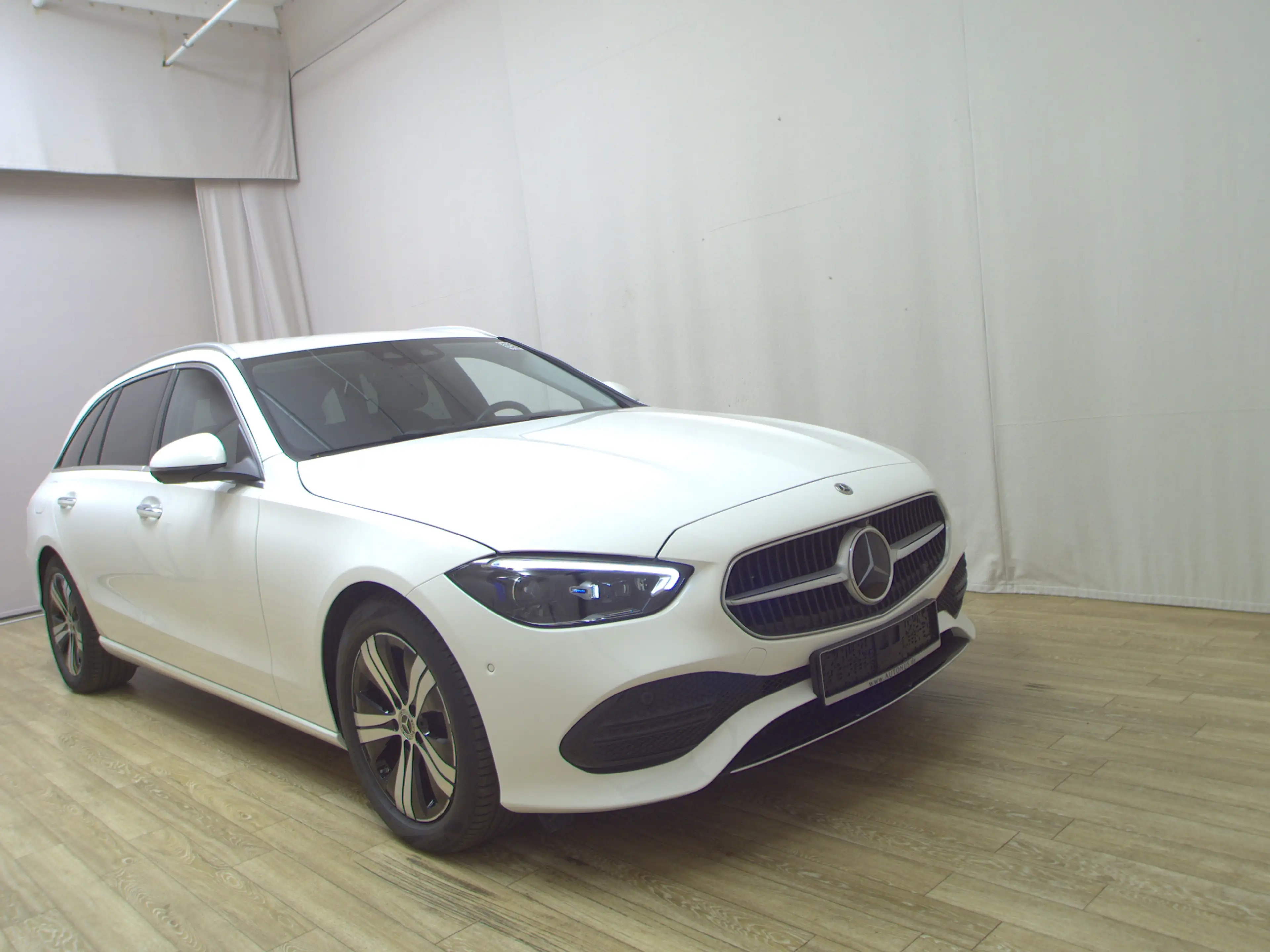 Mercedes-Benz C 220 MB C 220 T d Avantgarde Leder Navi LED AHK 360° — photo 3