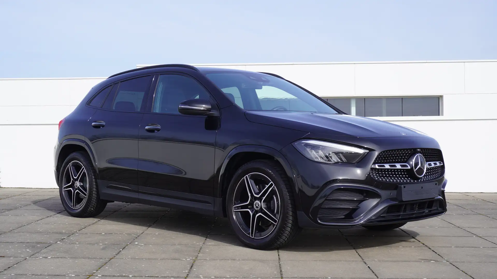 Mercedes-Benz GLA 200 AMG Distronic Panorama Keyless Go Nachtpakket Zwart - 1