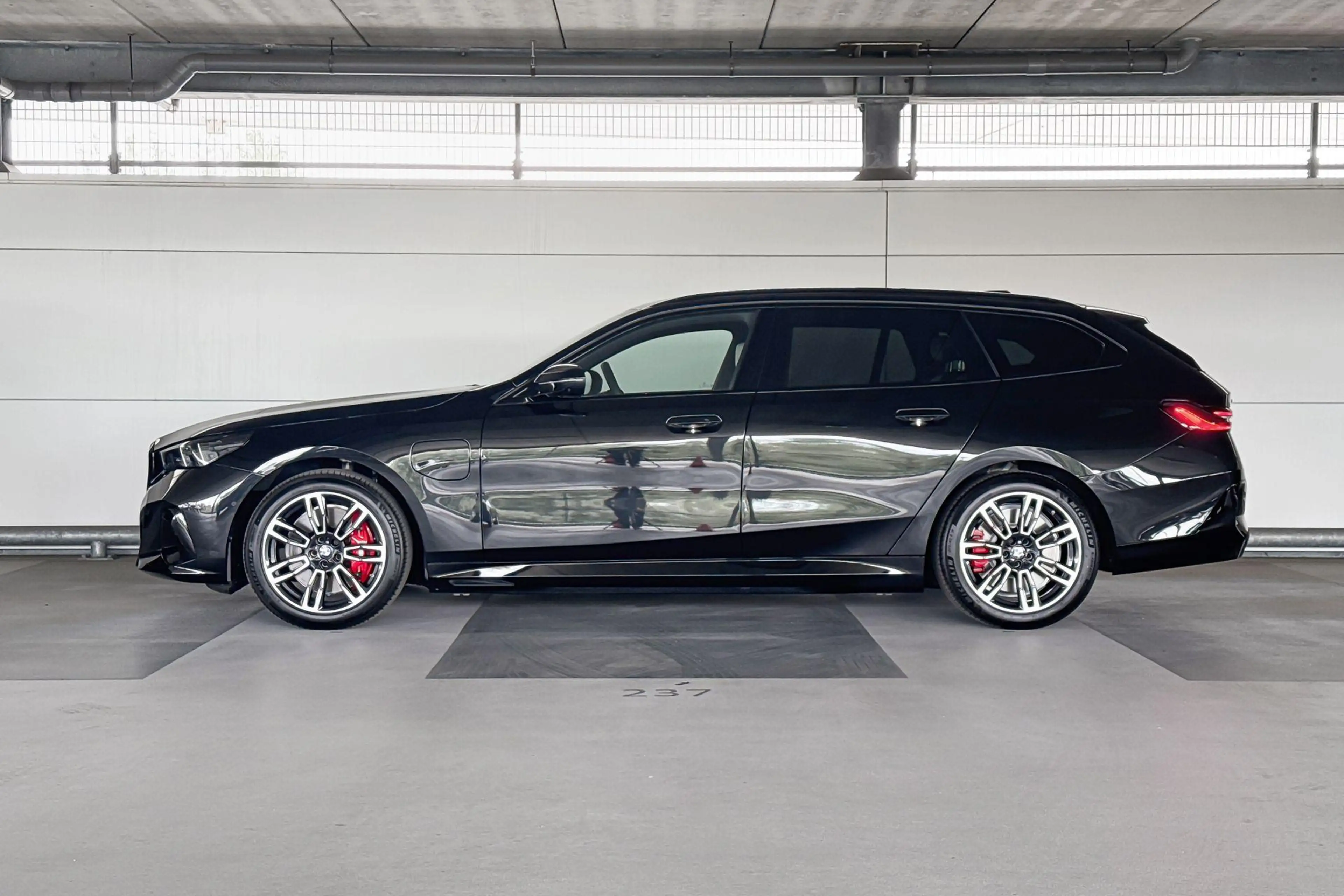 BMW 550 5 Serie Touring 550e xDrive — photo 2