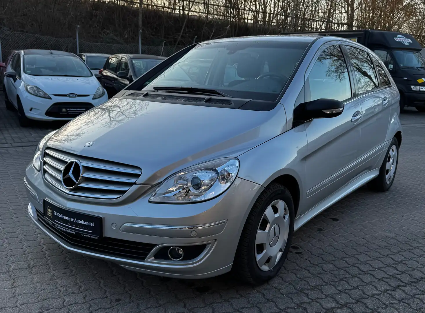 Mercedes-Benz B 200 *SHZ*PDC*KLIMA*ALLWETTER*XENON*SCHECKHEFT* Silber - 2