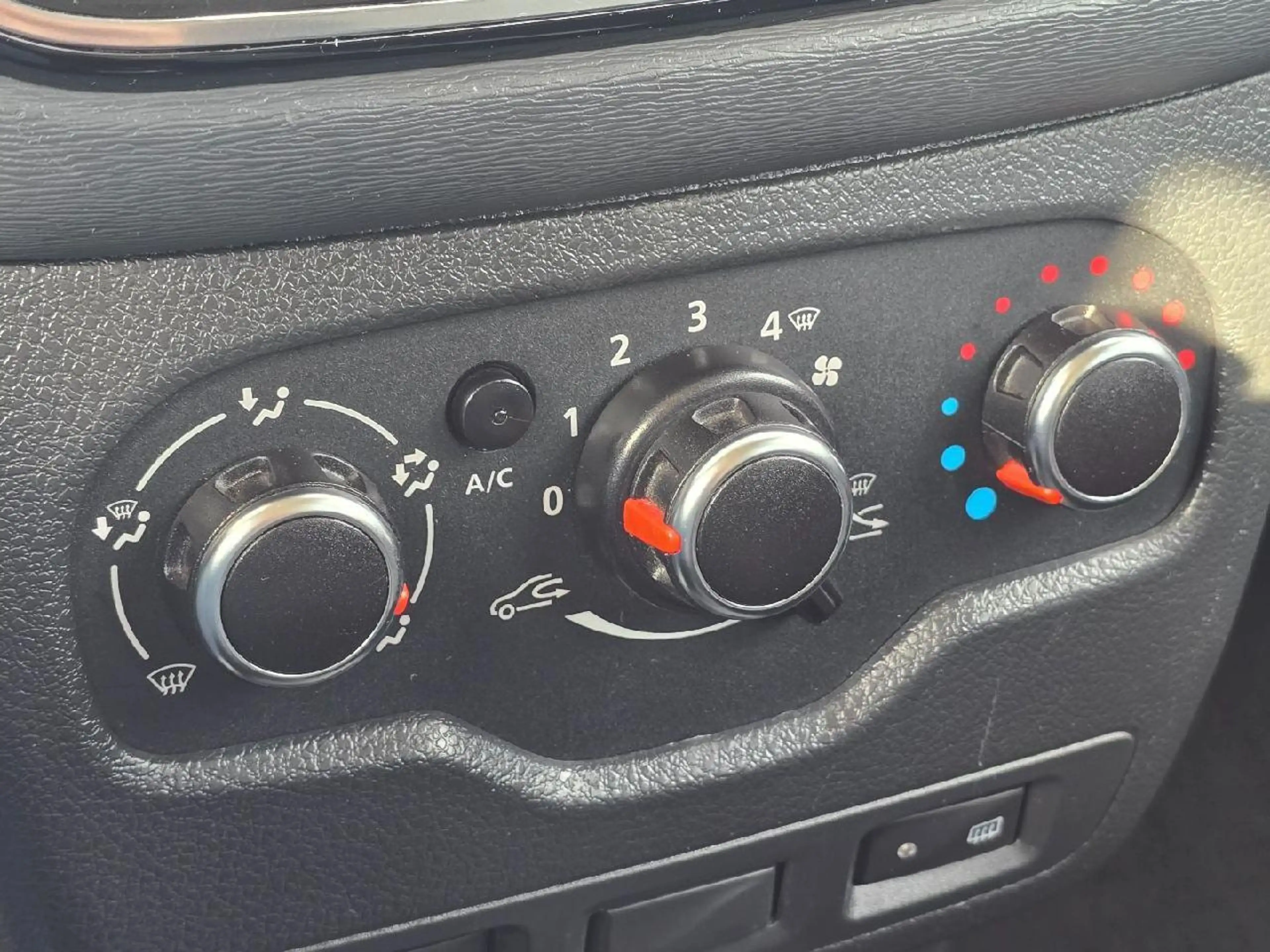 Dacia Lodgy Stepway Selection Blue dCi 115 7-Sitzer — photo 10