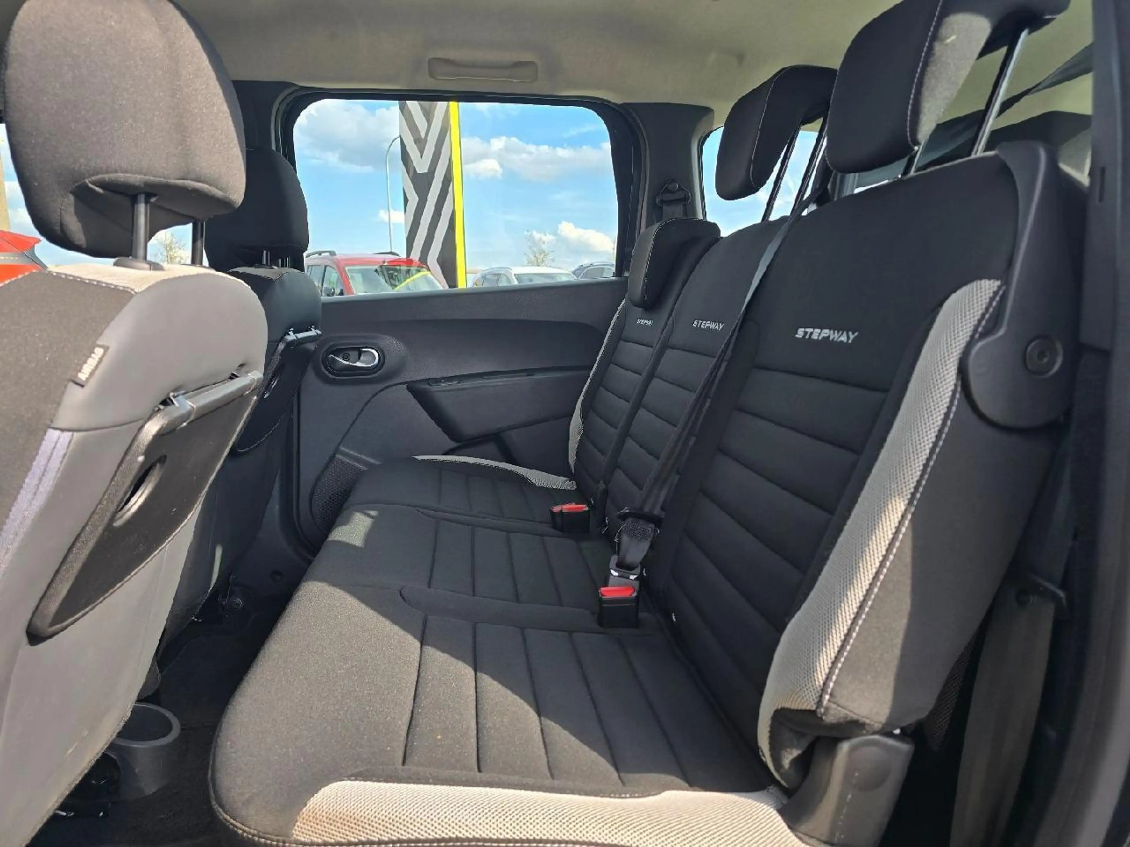 Dacia Lodgy Stepway Selection Blue dCi 115 7-Sitzer — photo 15