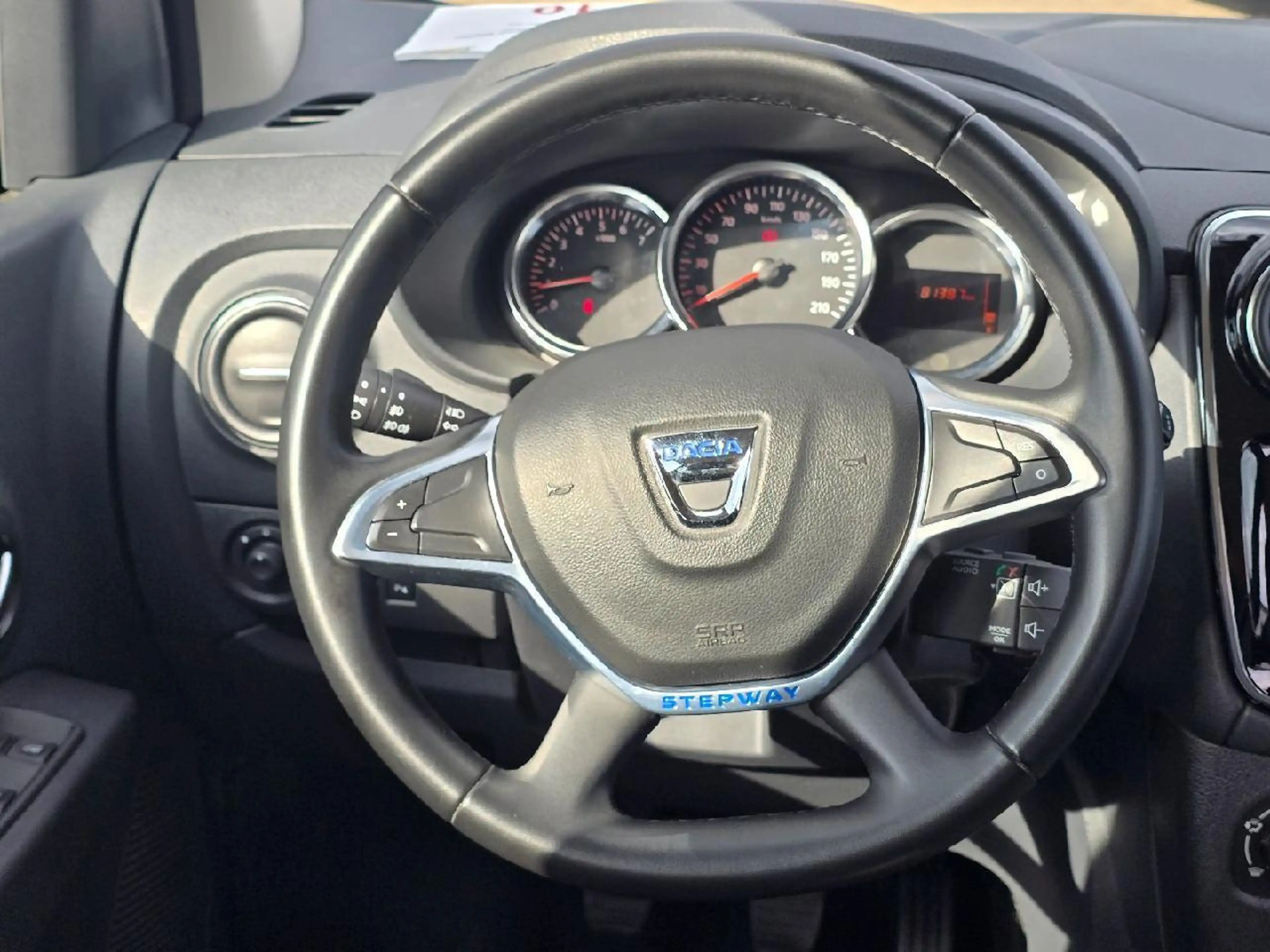 Dacia Lodgy Stepway Selection Blue dCi 115 7-Sitzer — photo 8