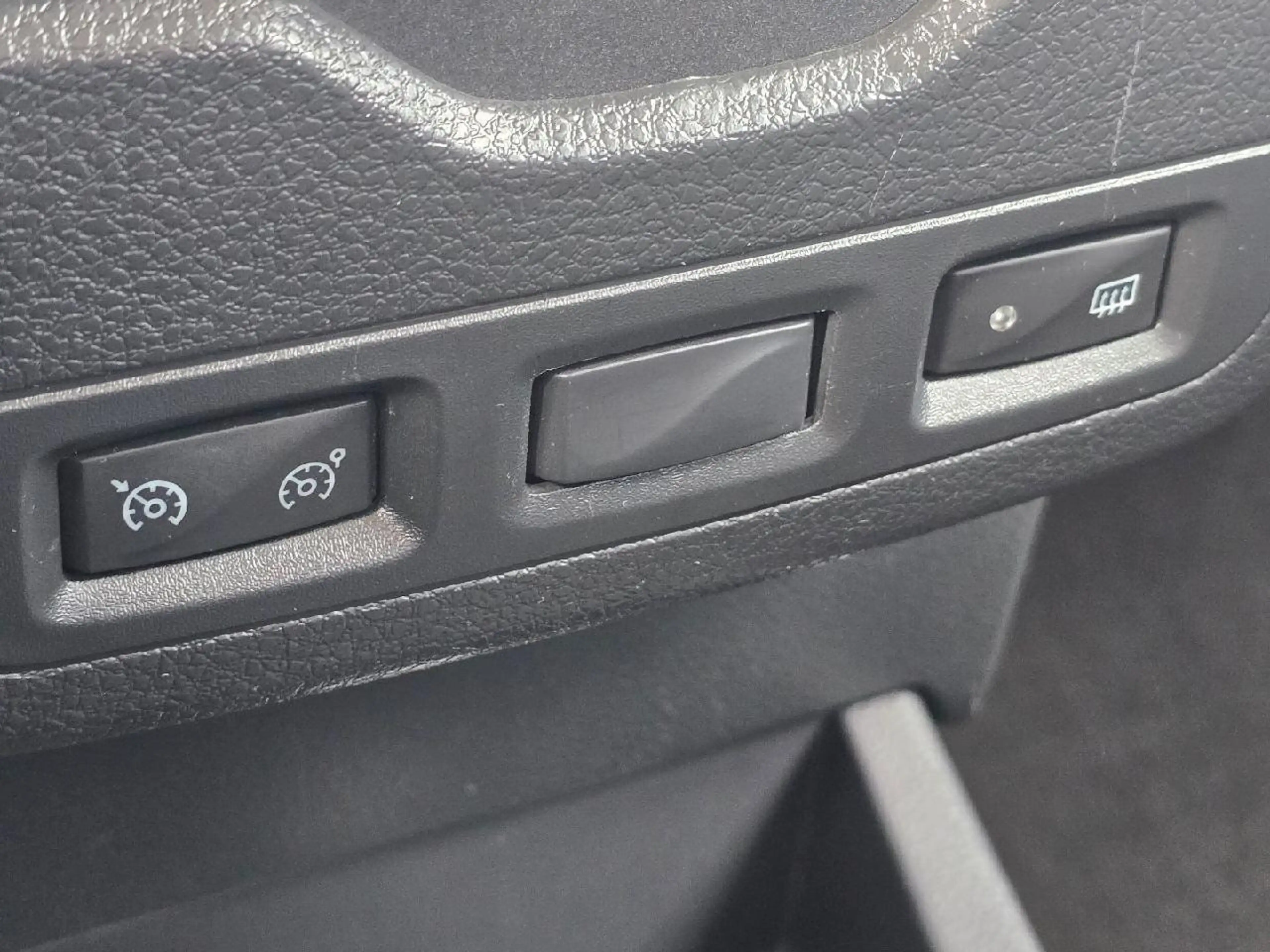 Dacia Lodgy Stepway Selection Blue dCi 115 7-Sitzer — photo 14