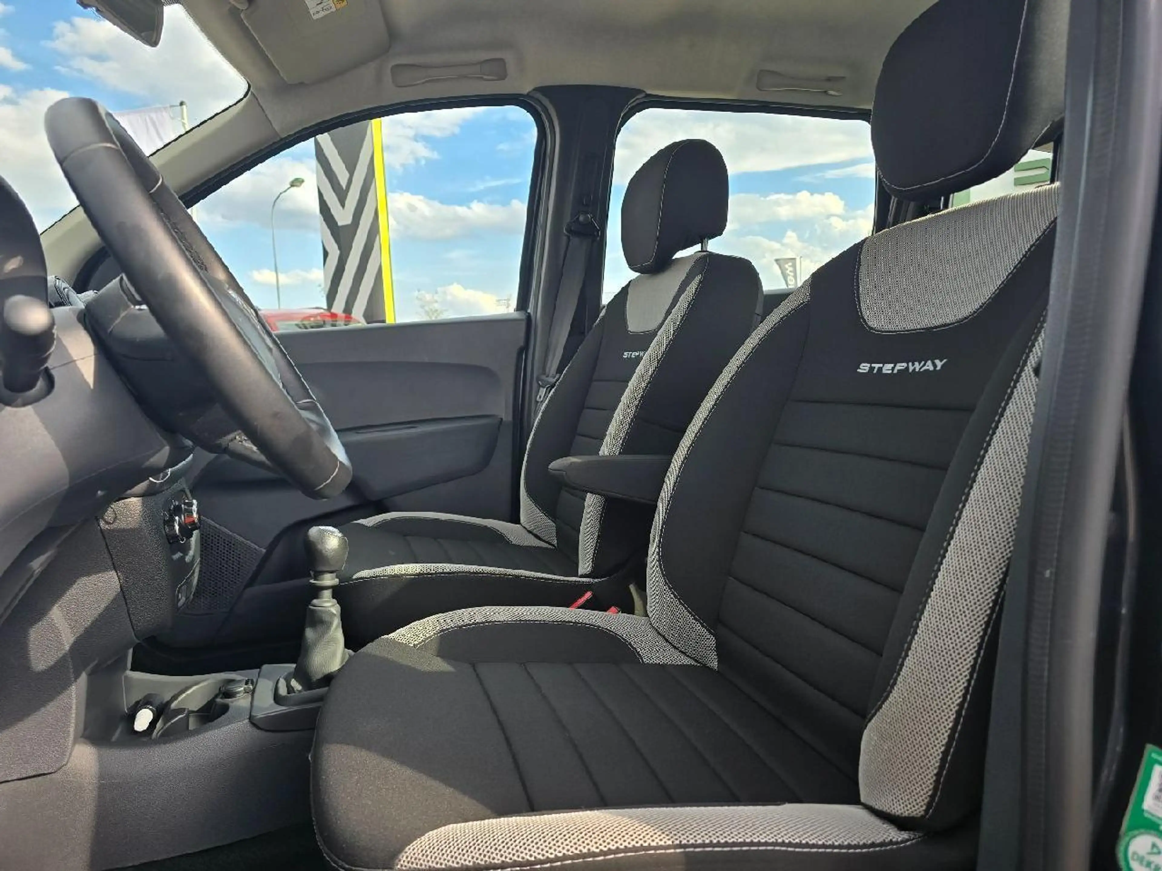 Dacia Lodgy Stepway Selection Blue dCi 115 7-Sitzer — photo 5