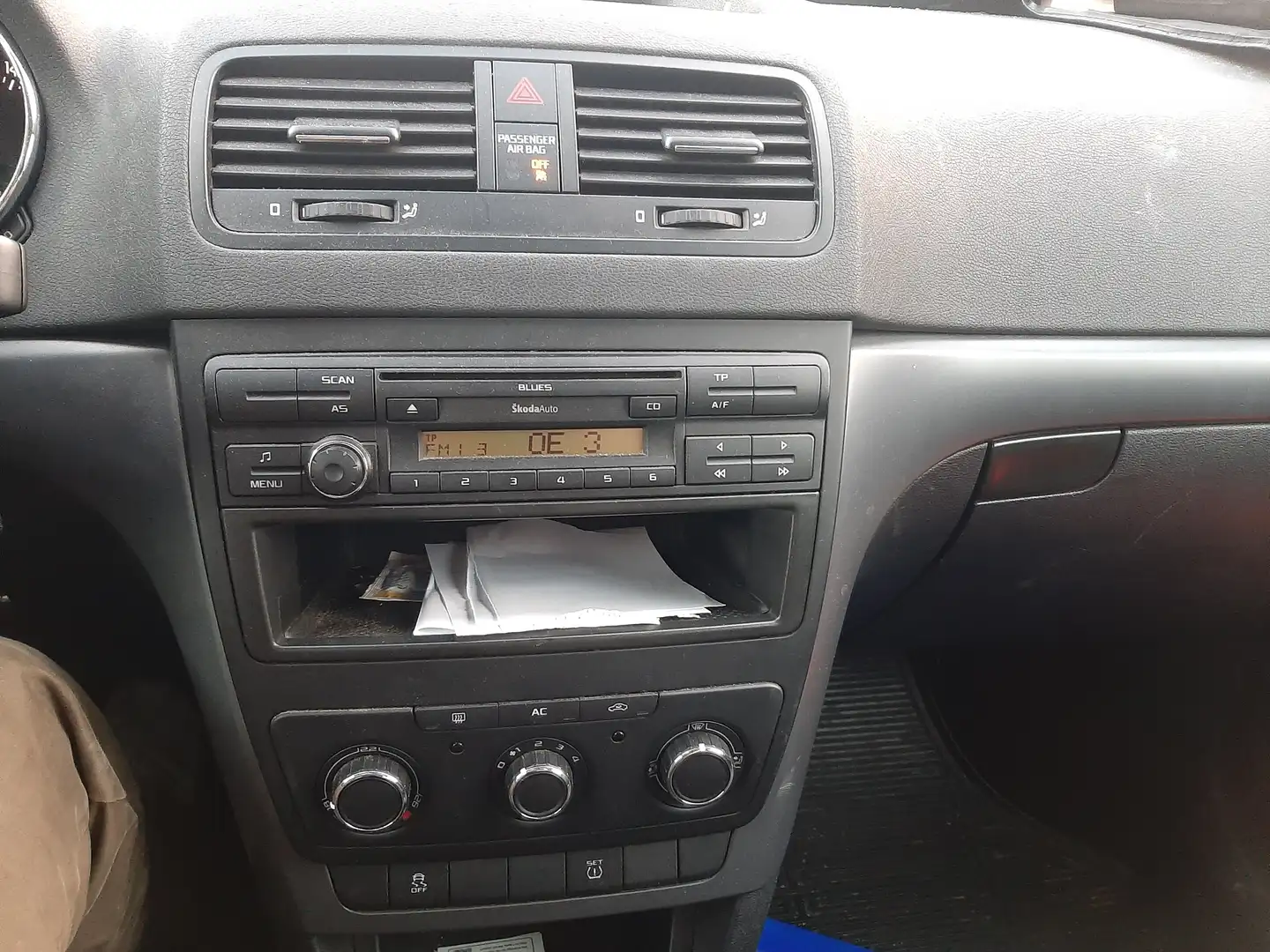 Skoda Yeti Yeti Active 1,2 TSI Active Silber - 2