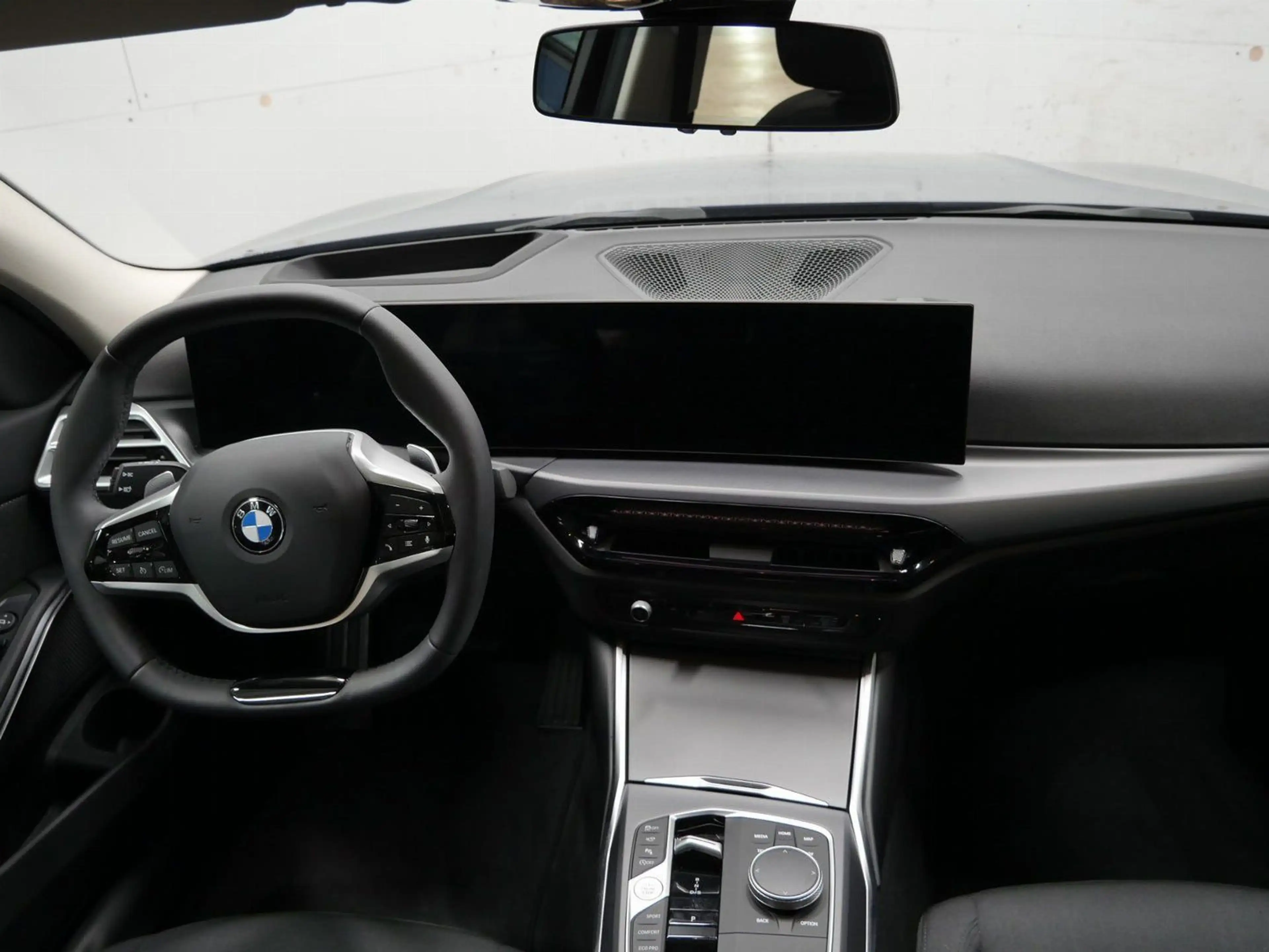 BMW 318 i Limousine Step*KomfZg*Head-up*Kamera*DrivAs — photo 9