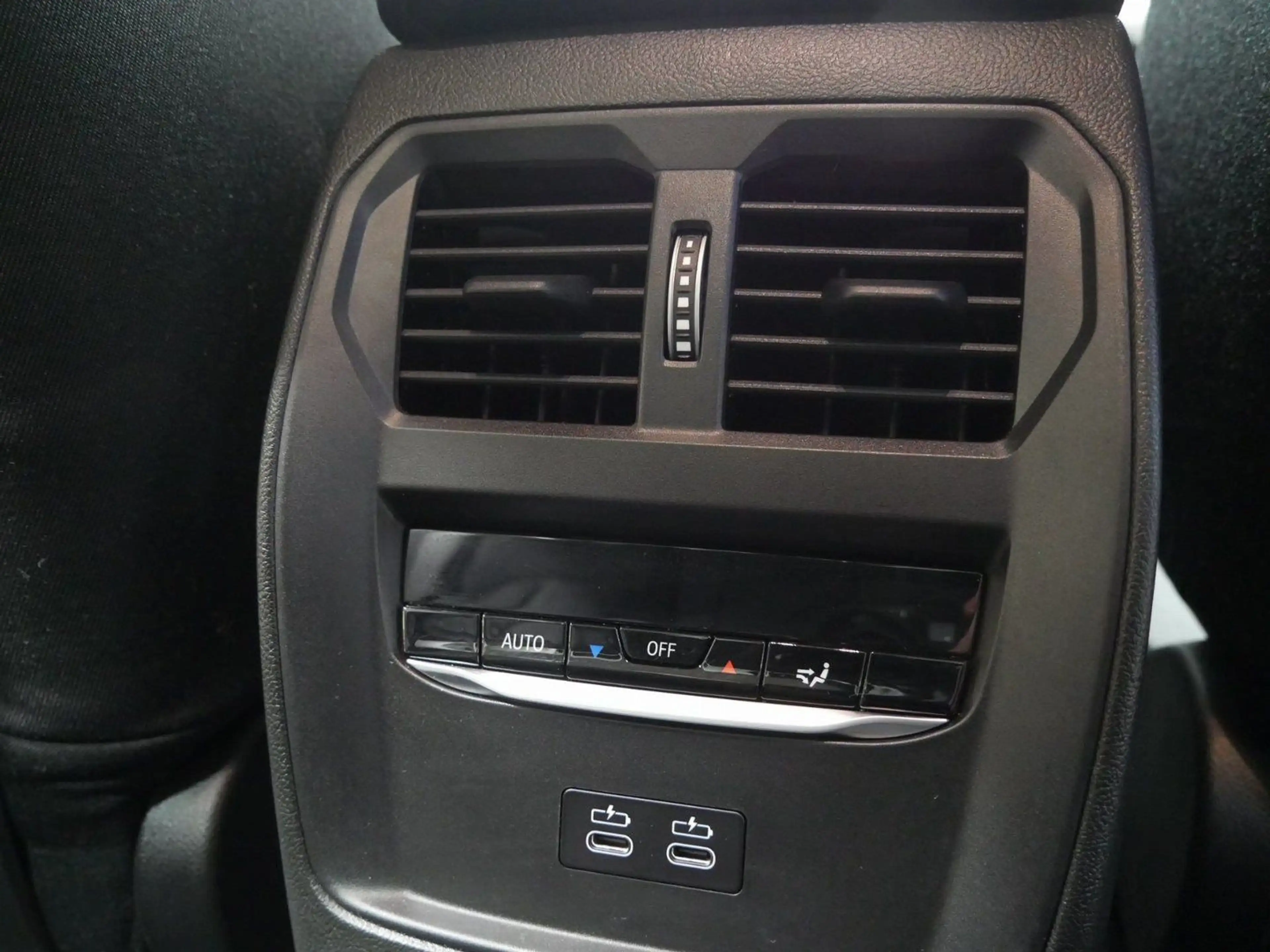 BMW 318 i Limousine Step*KomfZg*Head-up*Kamera*DrivAs — photo 8