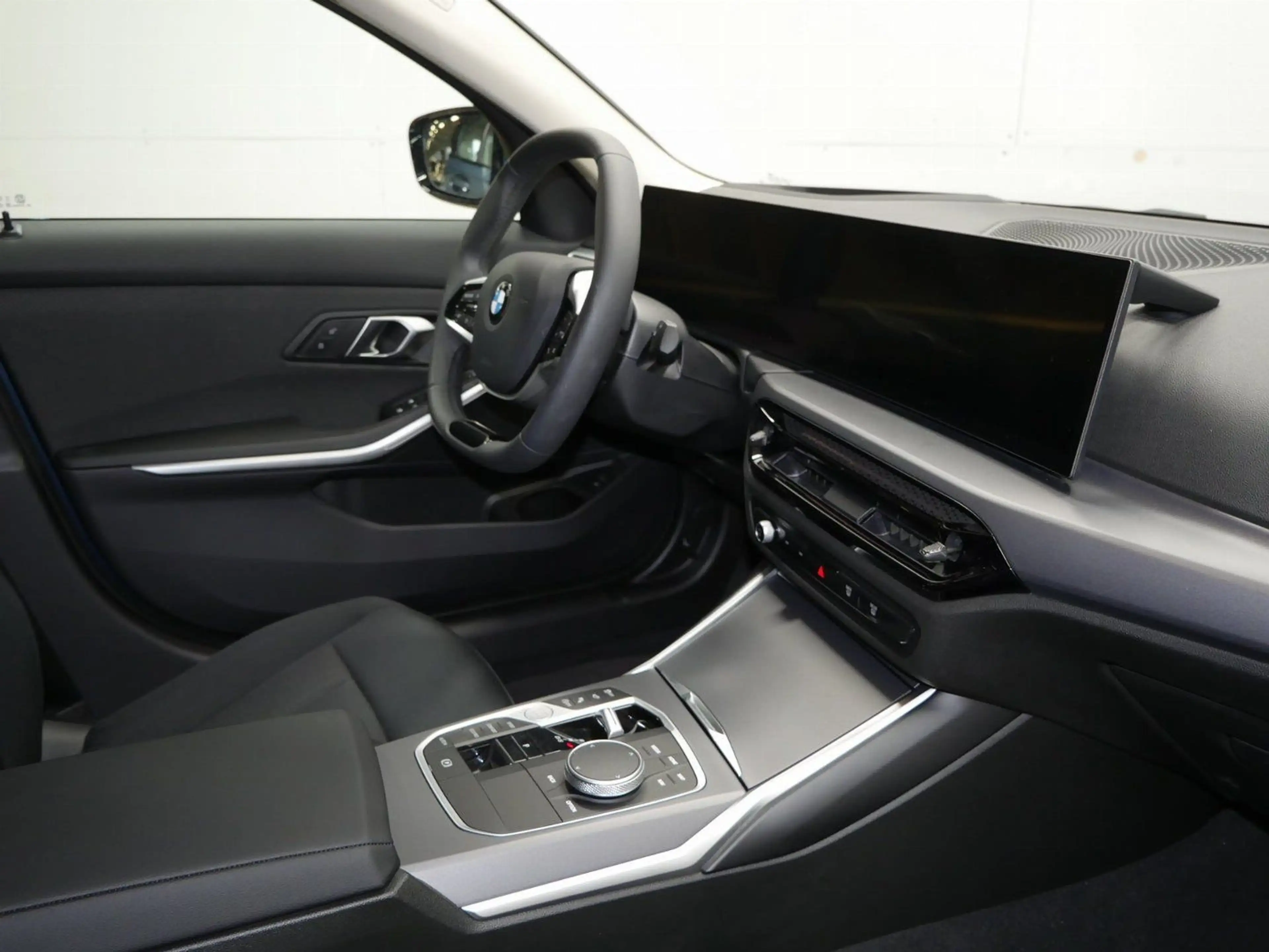 BMW 318 i Limousine Step*KomfZg*Head-up*Kamera*DrivAs — photo 4
