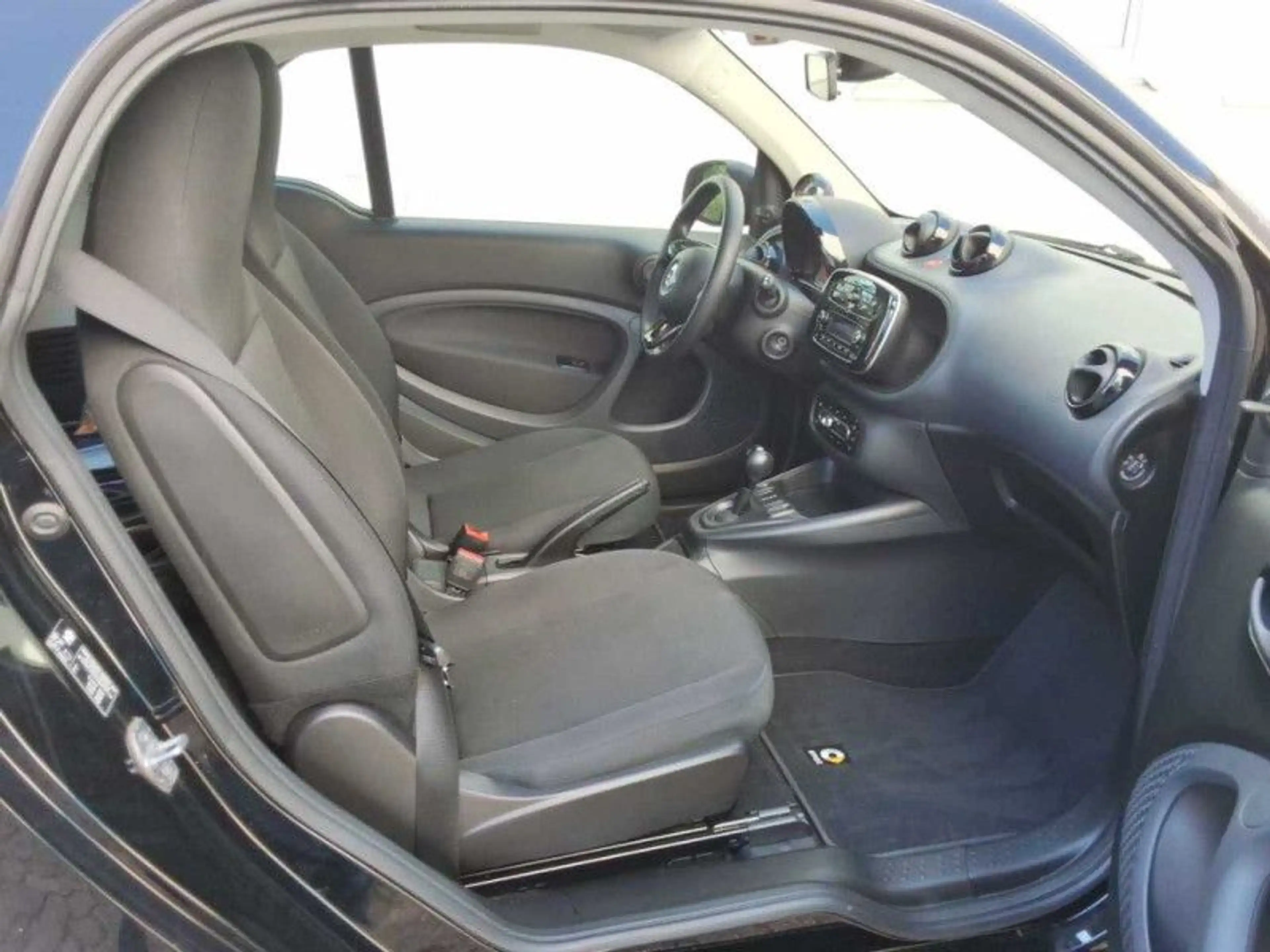 smart forTwo electric drive / EQ (453.391) — photo 3
