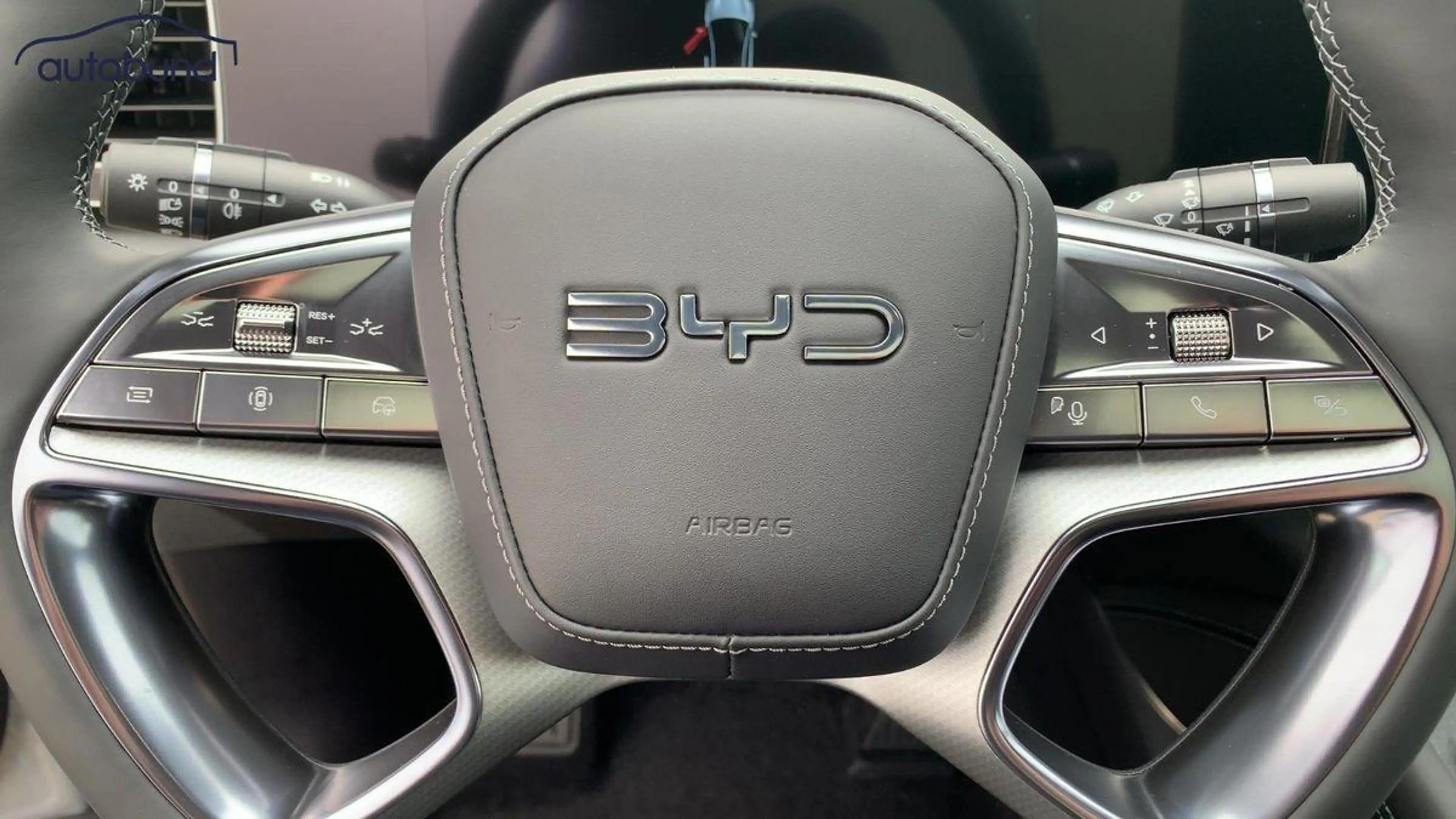 BYD Sealion 7 AWD Design AHK abnehmbar Alu KA LED Link LRH NAV N — photo 10