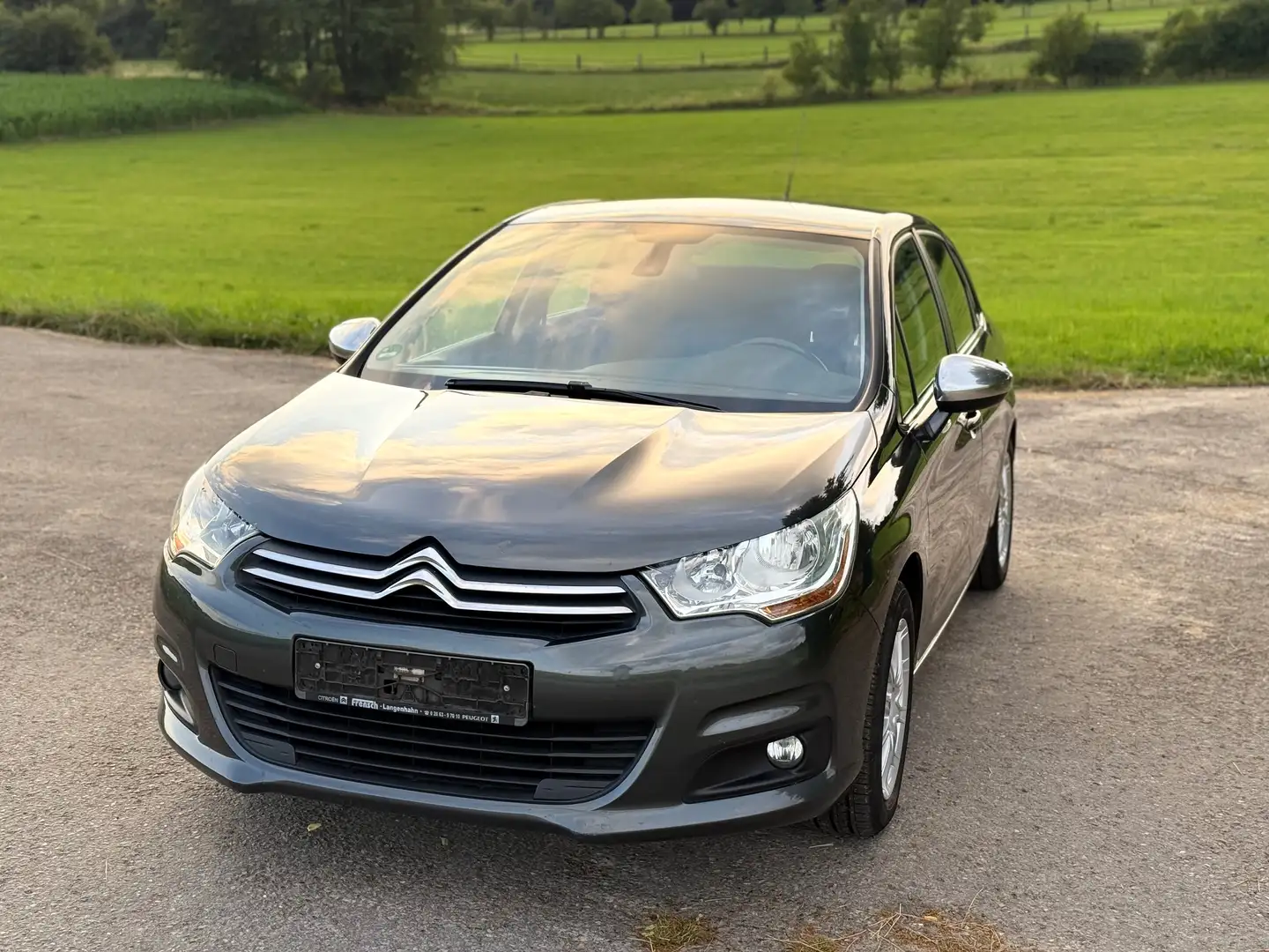 Citroen C4 VTi 95 Selection Grau - 2