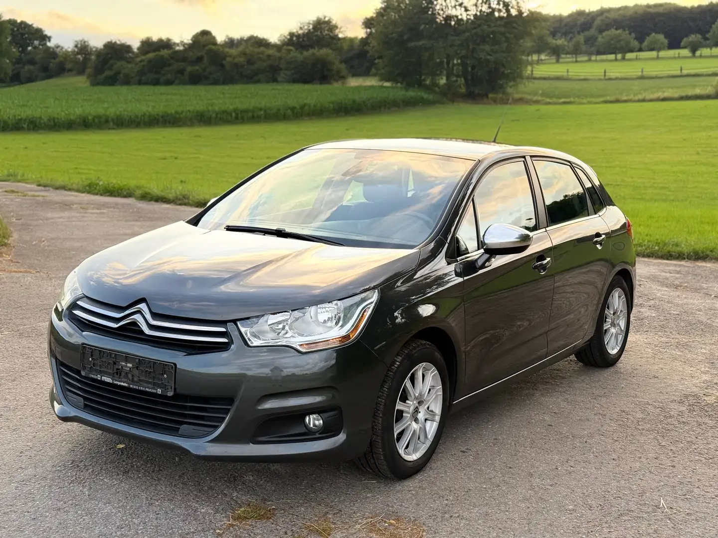 Citroen C4 VTi 95 Selection Grau - 1