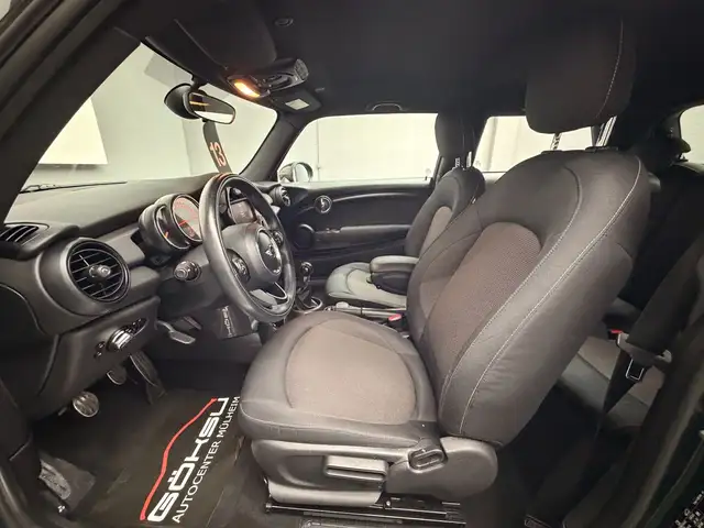 Mini Cooper Cooper view 9