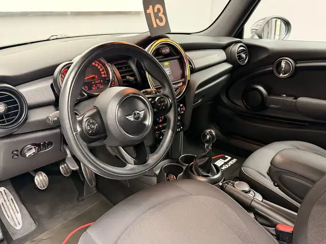 Mini Cooper Cooper view 8