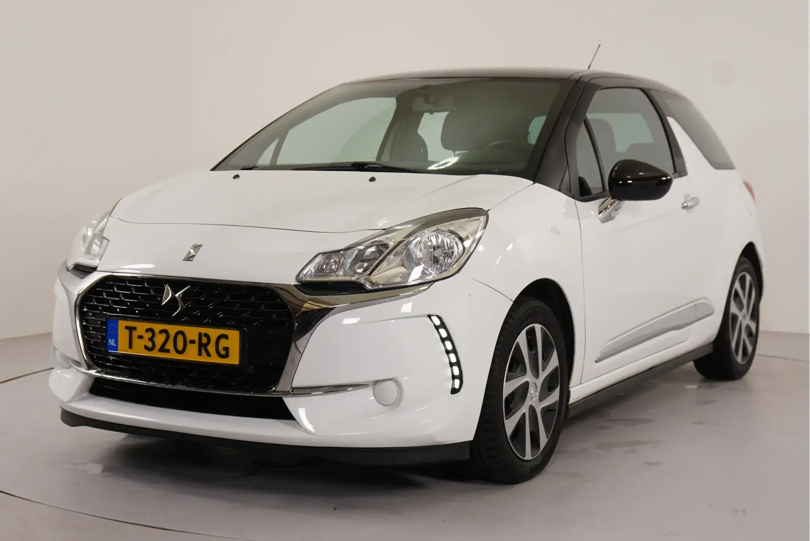 DS Automobiles DS 3 1.2 PureTech So Chic | Stl. verw. | Airco | Cruise Wit - 2