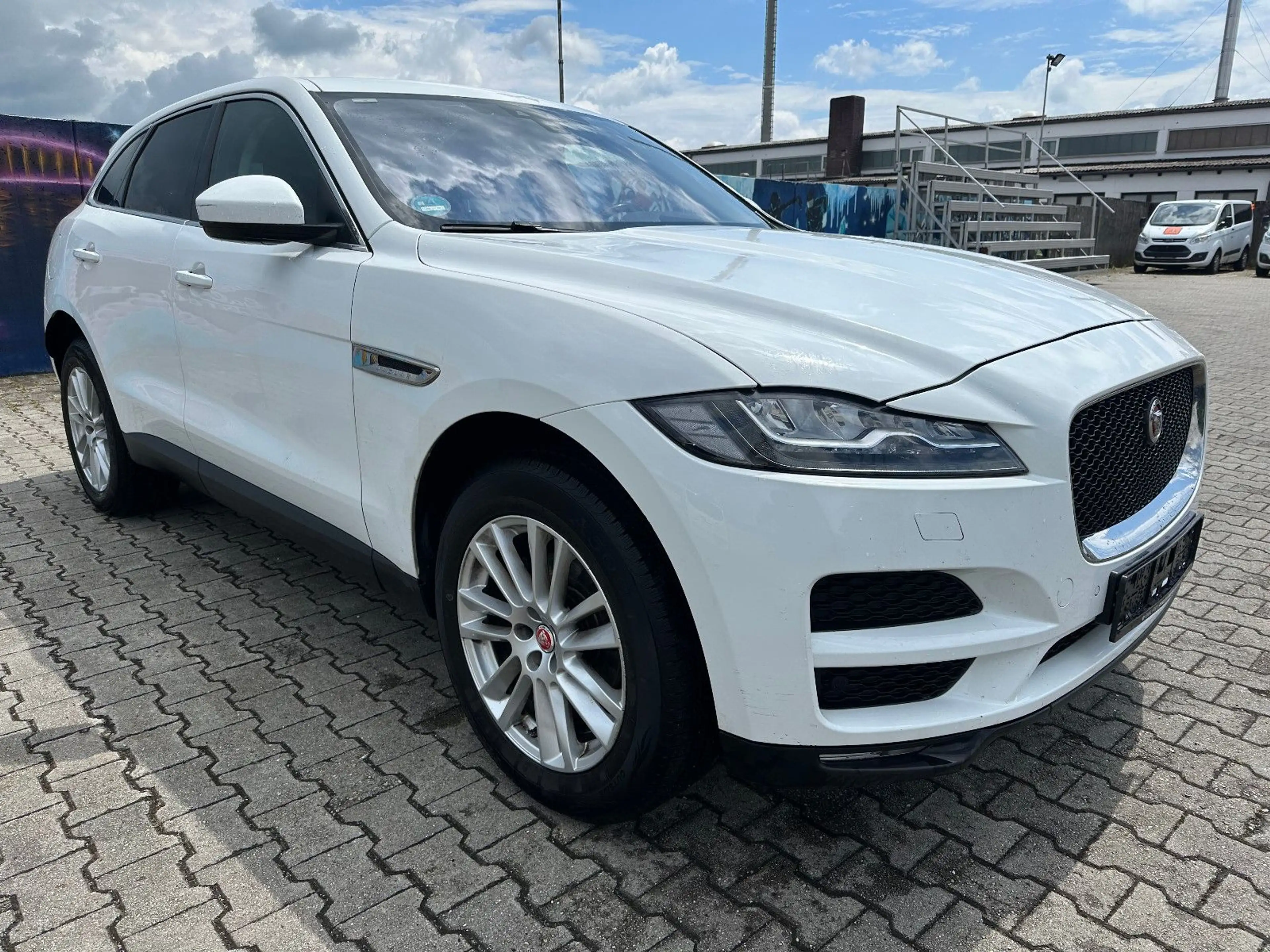 Jaguar F-Pace F-PACE Prestige AWD — photo 3