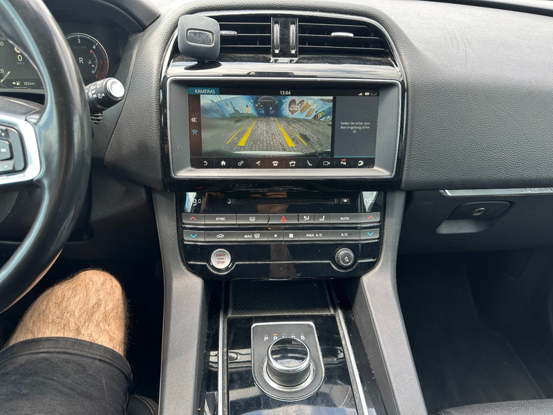 Jaguar F-Pace F-PACE Prestige AWD — photo 14
