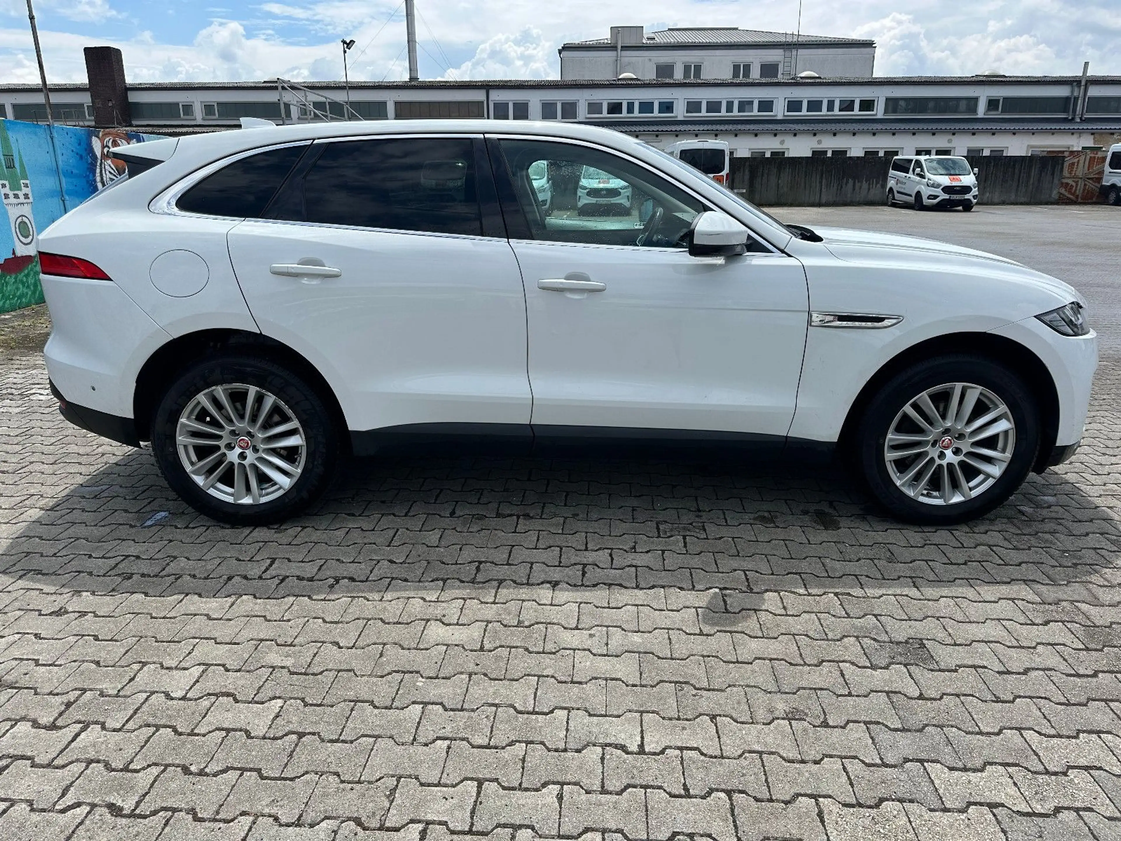 Jaguar F-Pace F-PACE Prestige AWD — photo 4