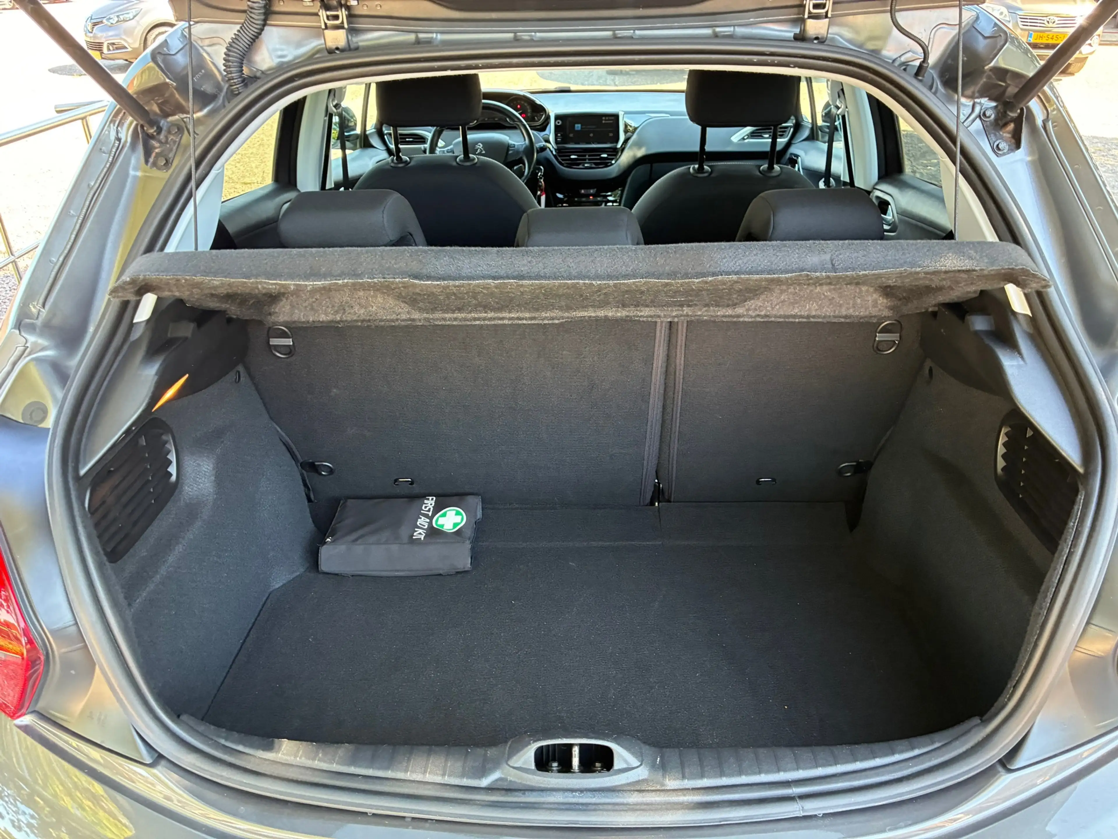 Peugeot 208 1.2 PureTech Allure | DAB + Navi + Clima + Cruise — photo 9