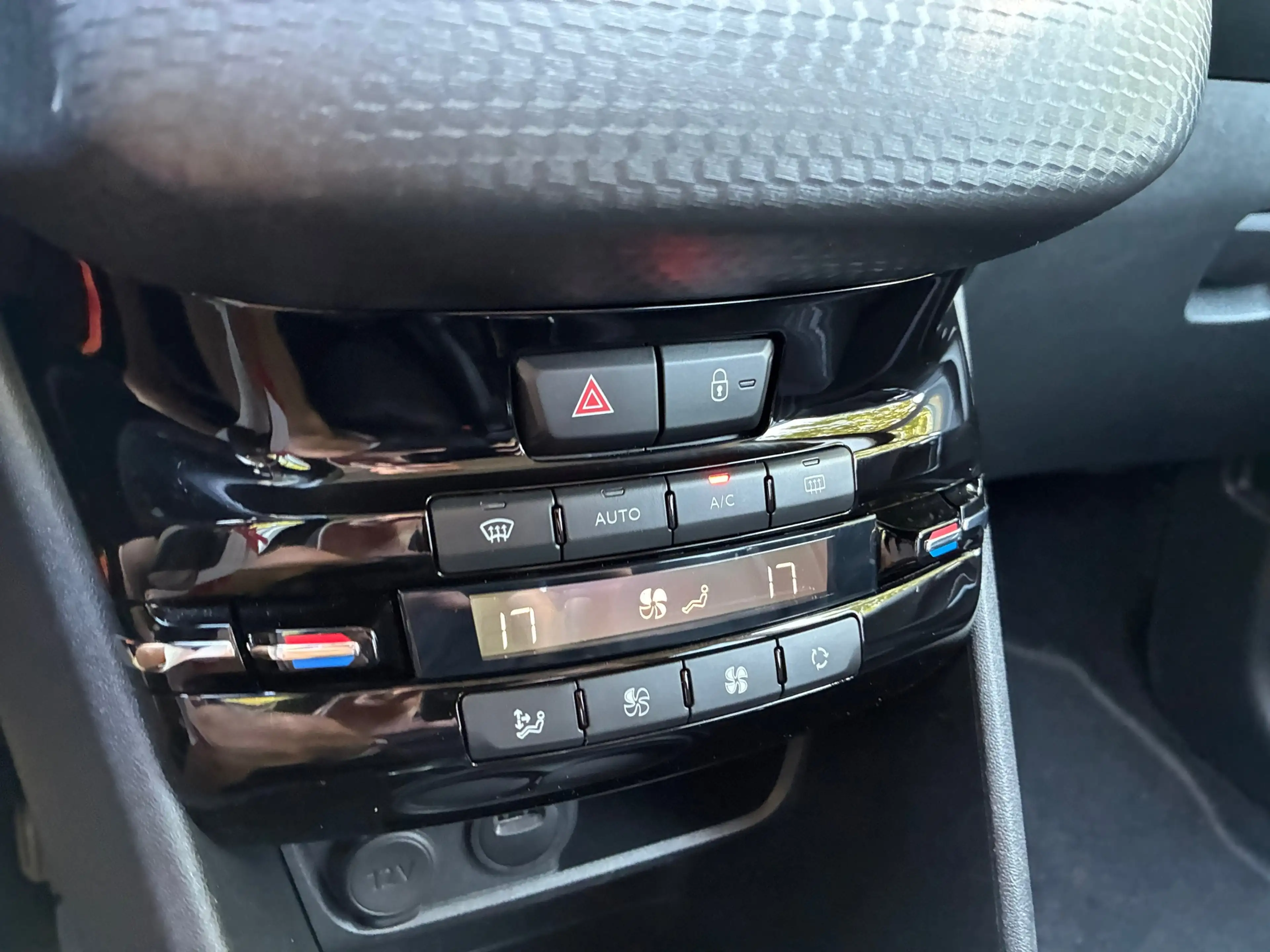 Peugeot 208 1.2 PureTech Allure | DAB + Navi + Clima + Cruise — photo 20