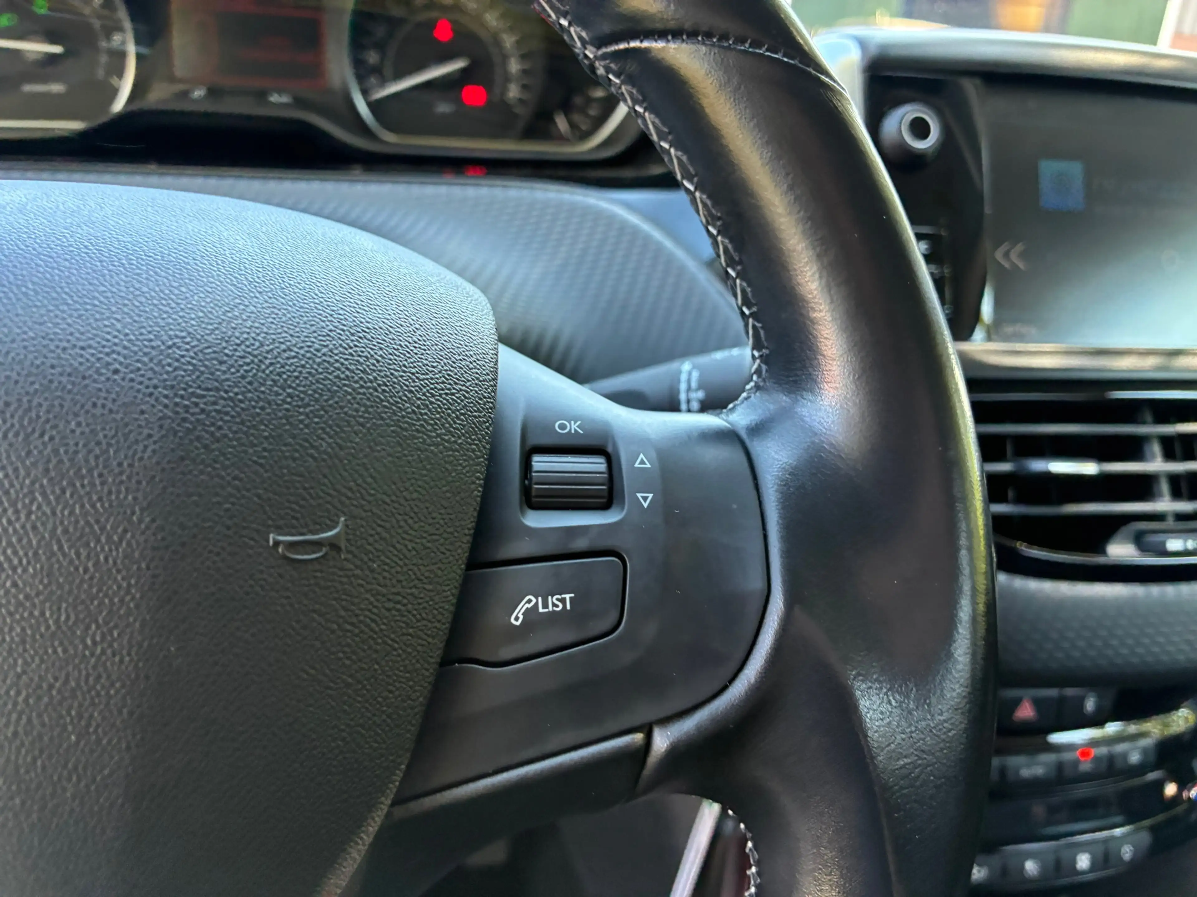 Peugeot 208 1.2 PureTech Allure | DAB + Navi + Clima + Cruise — photo 15
