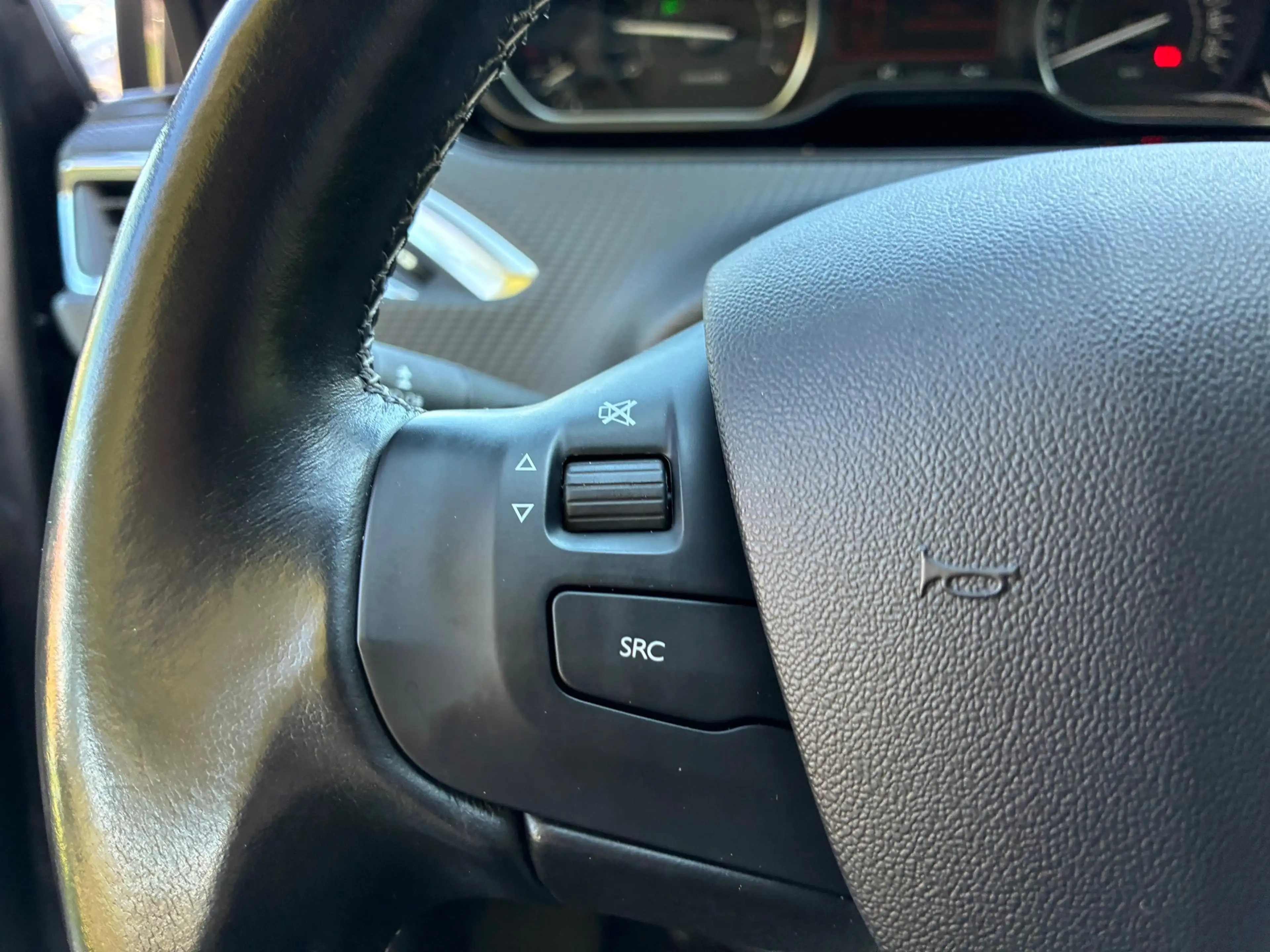 Peugeot 208 1.2 PureTech Allure | DAB + Navi + Clima + Cruise — photo 14