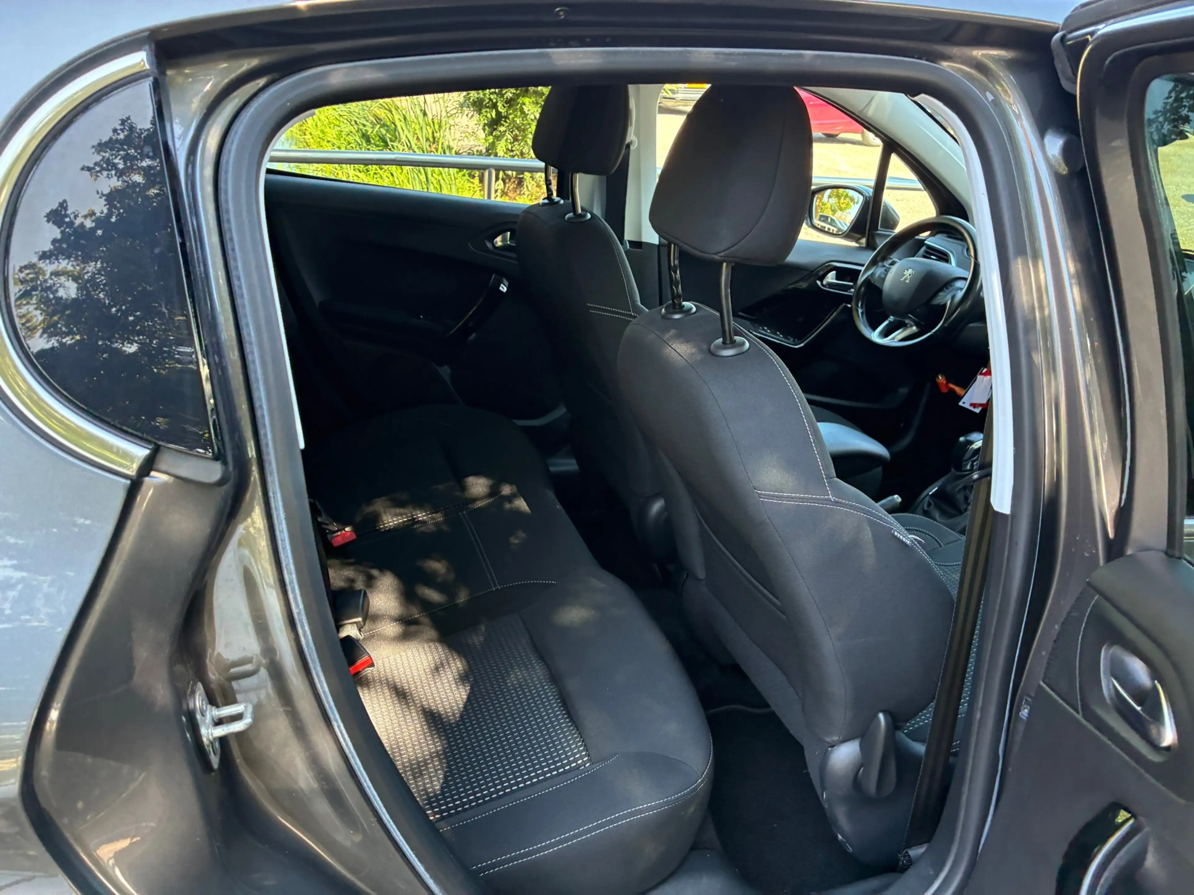 Peugeot 208 1.2 PureTech Allure | DAB + Navi + Clima + Cruise — photo 8